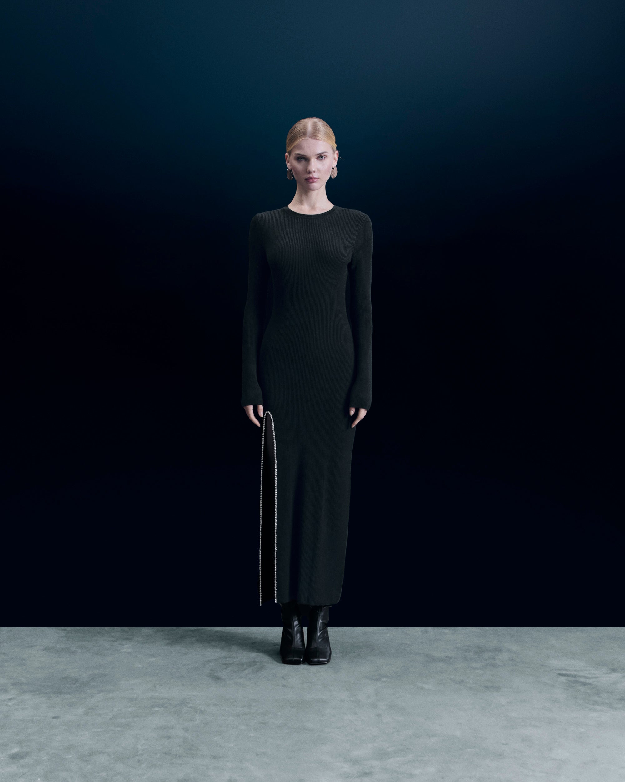 NOIR / NEW / QTY : 106 / Robe Longue Manches Longues - Noir