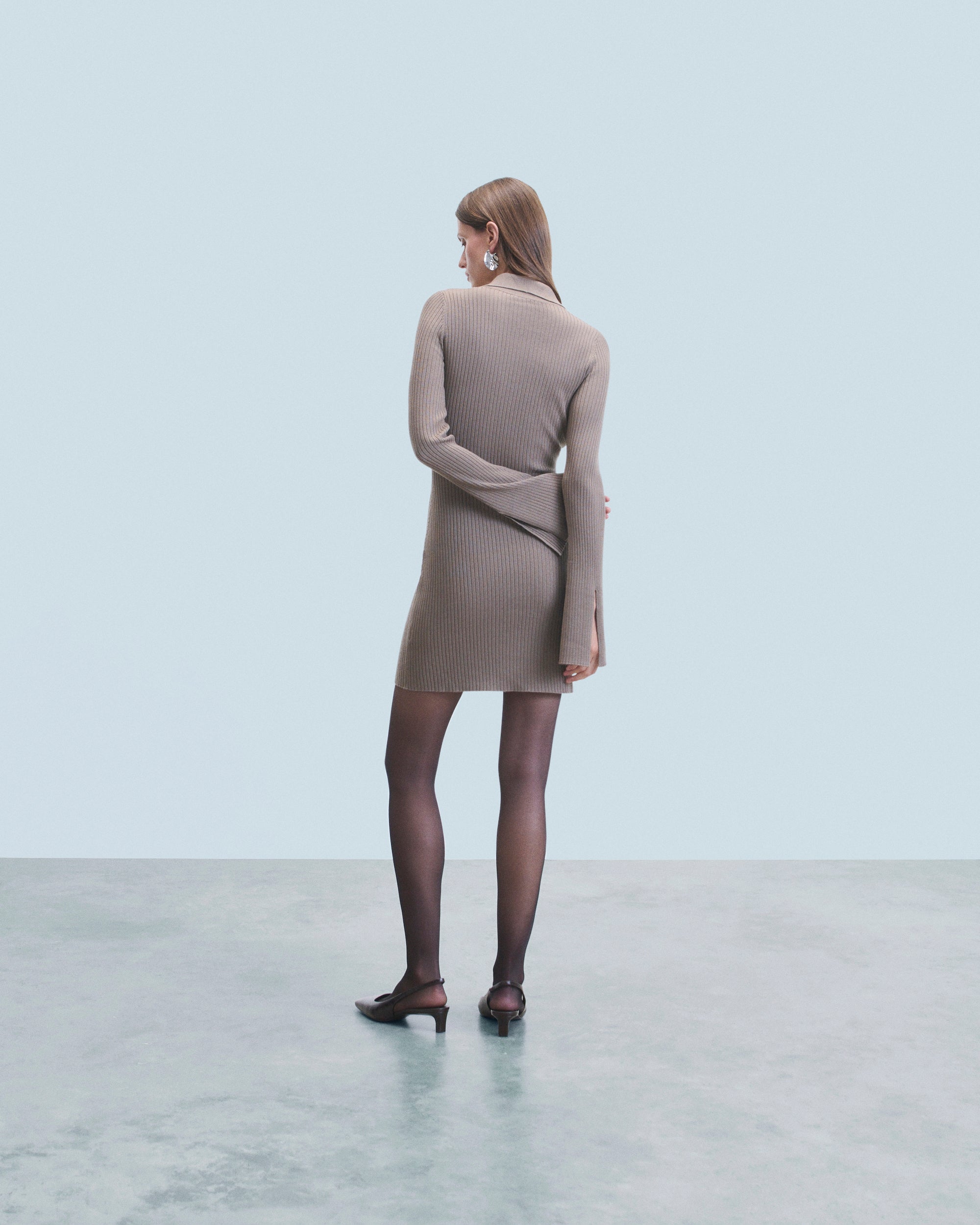 TAUPE / NEW / QTY : 37 / Robe Courte Manche Longue - Taupe