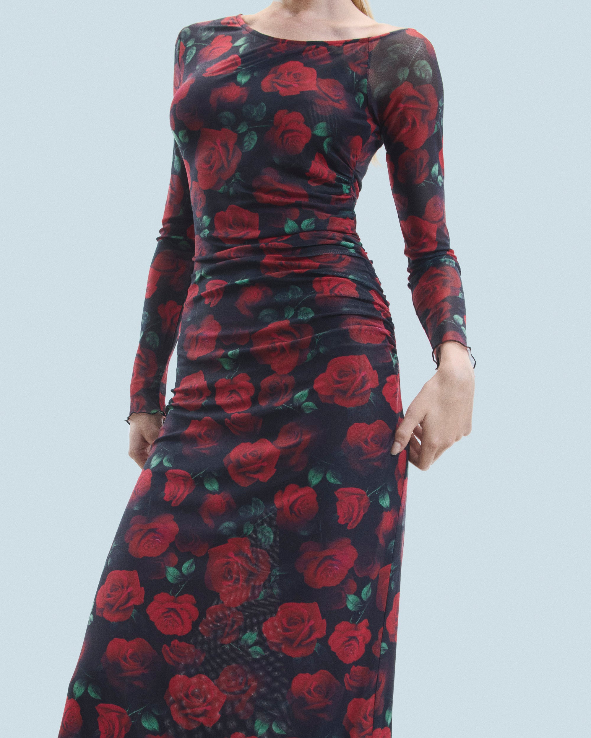 PASSIONATE ROSES / NEW / QTY : 66 / Robe Longue Asymetrique - Passionate Roses
