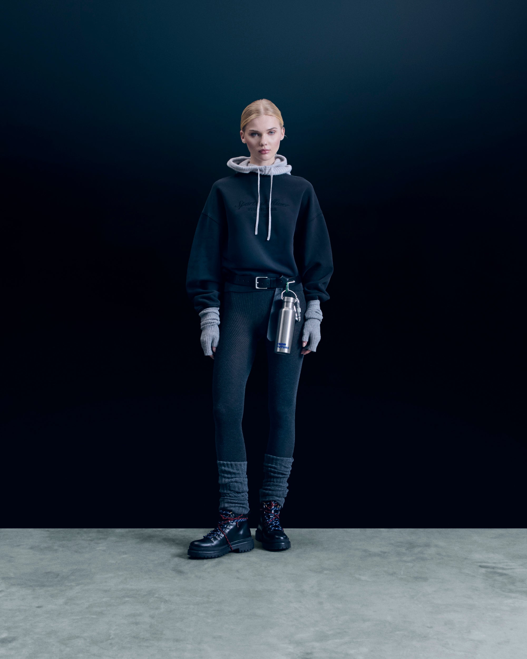 Y. ONLY PORTE / WASHED BLACK / NEW / QTY : 24 / Sweatshirt Hoodie Ski Club - Washed Black