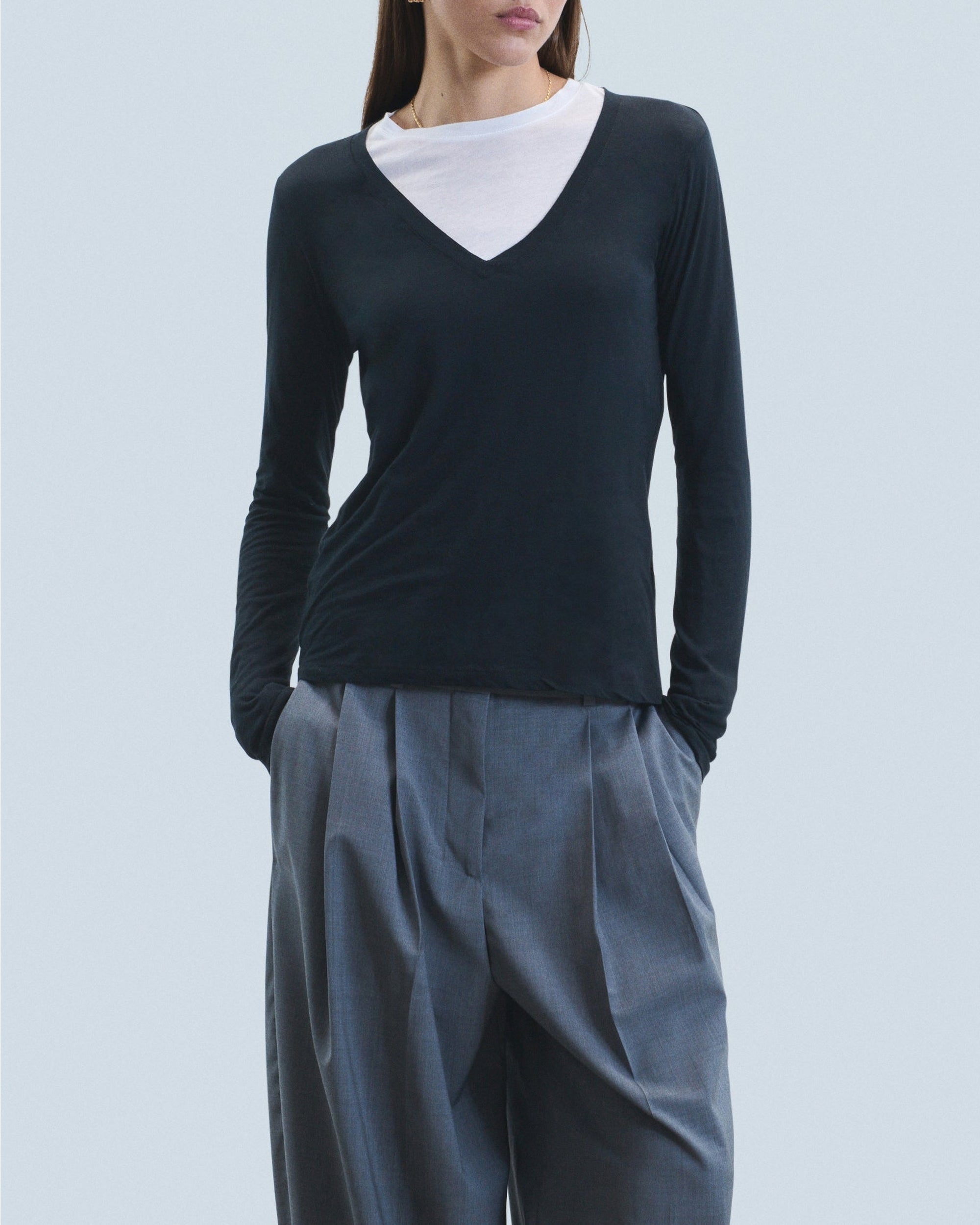 V-neck T-shirt - Black
