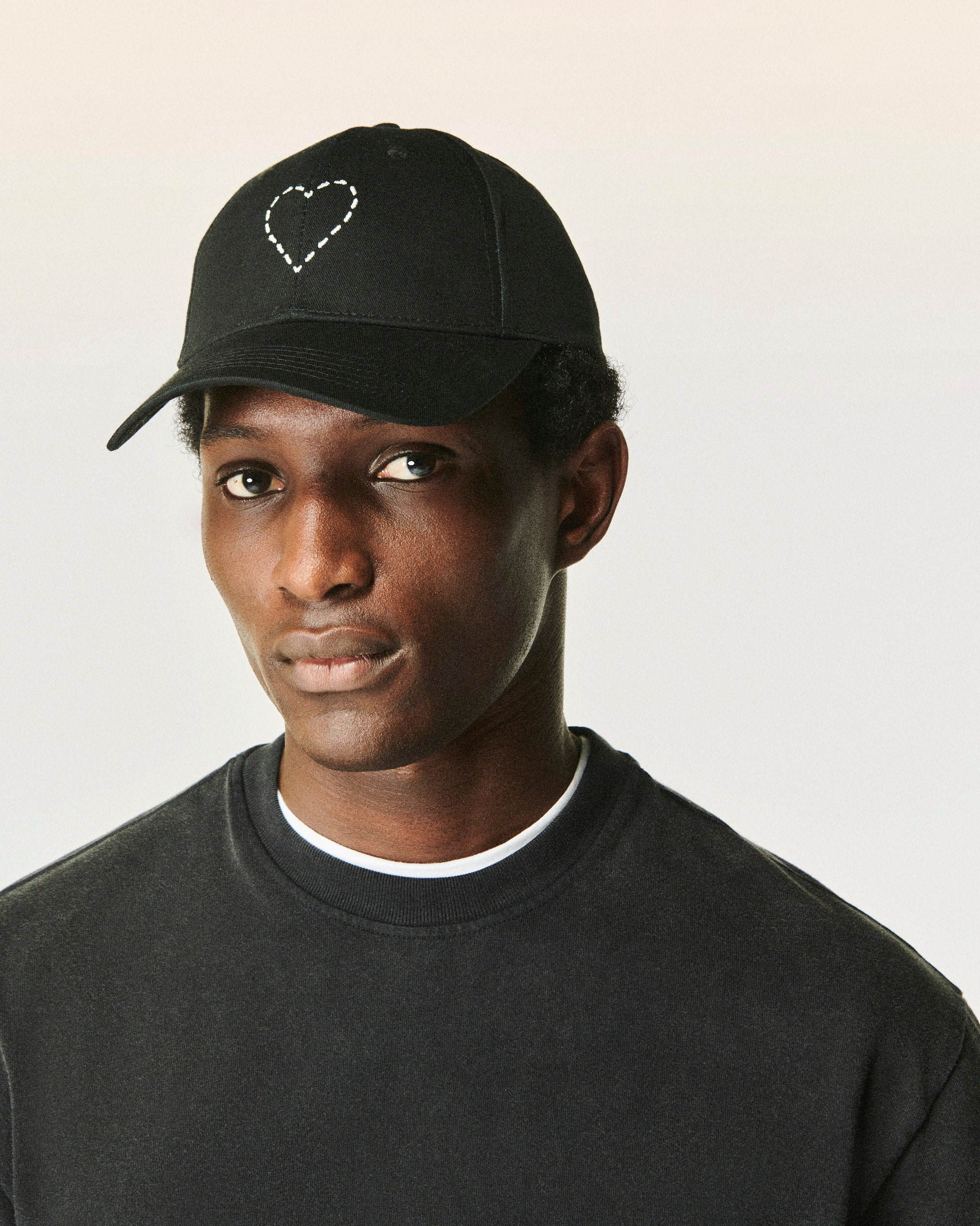 Y. ONLY PORTE / NOIR / NEW / QTY : 3 / Casquette à Visière Courbée Coeur - Noir