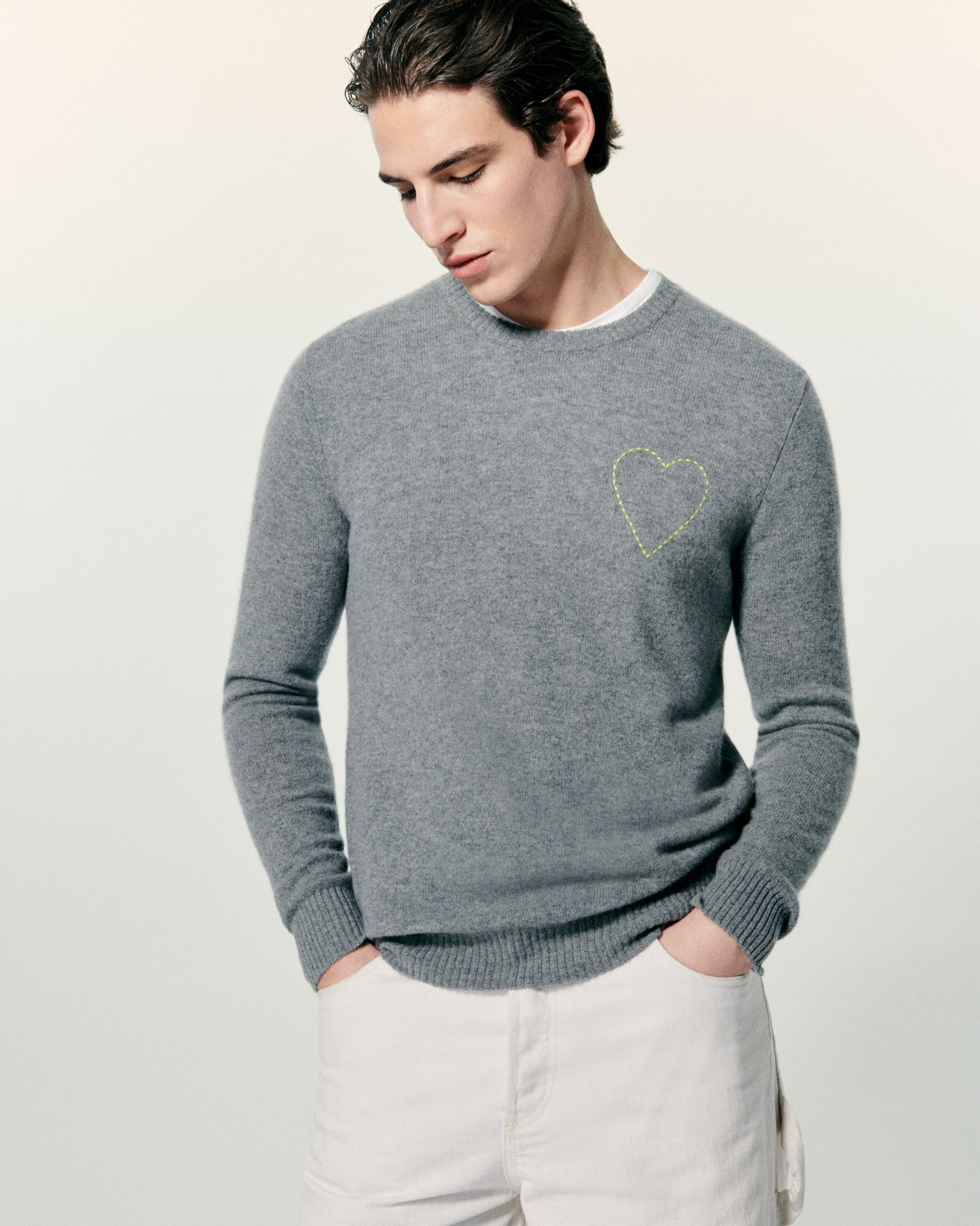 Pull Col Rond Coeur Brodé  - Gris Chine Fonce H