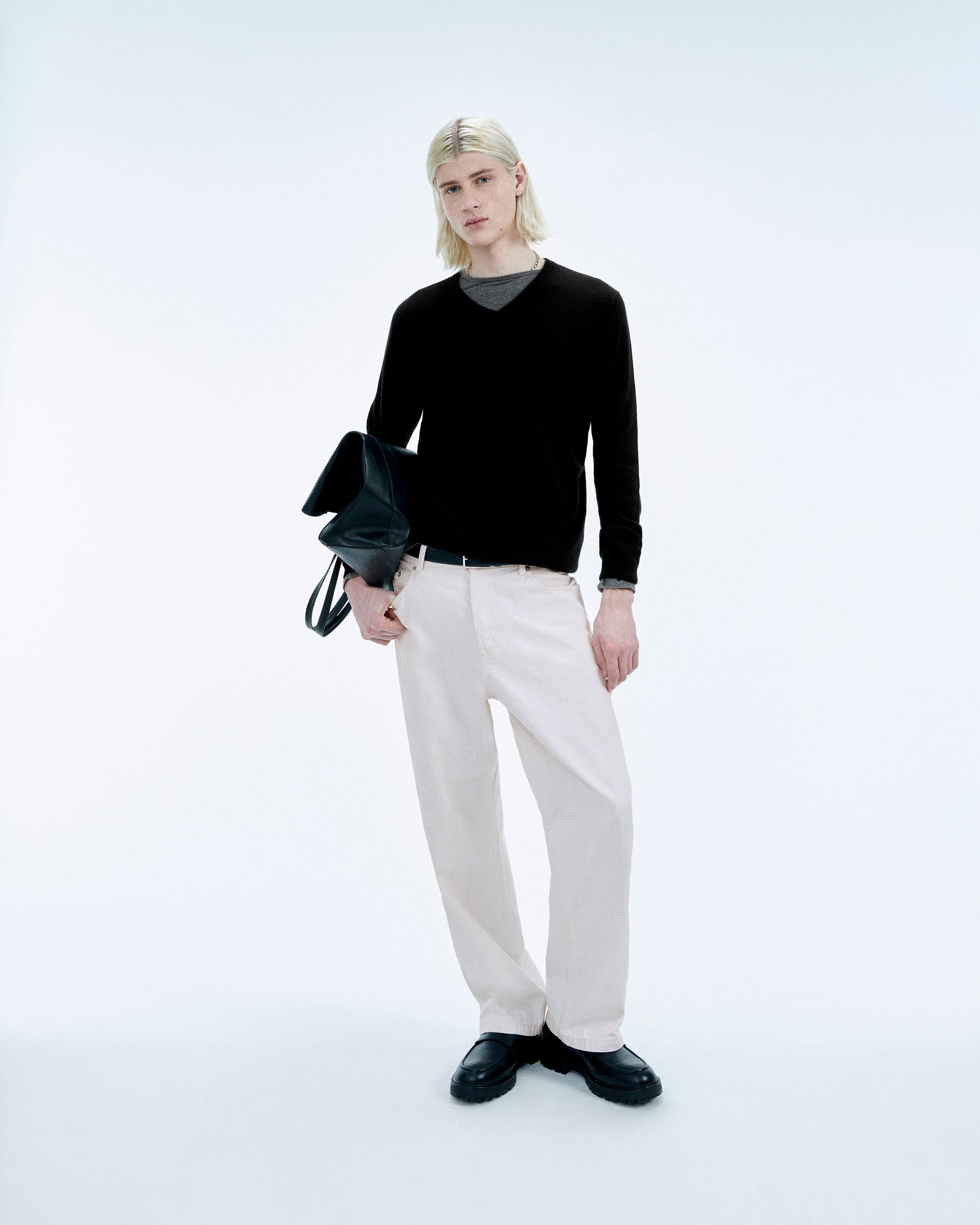 NOIR / NEW / QTY : 6 / Pull Col V - Noir