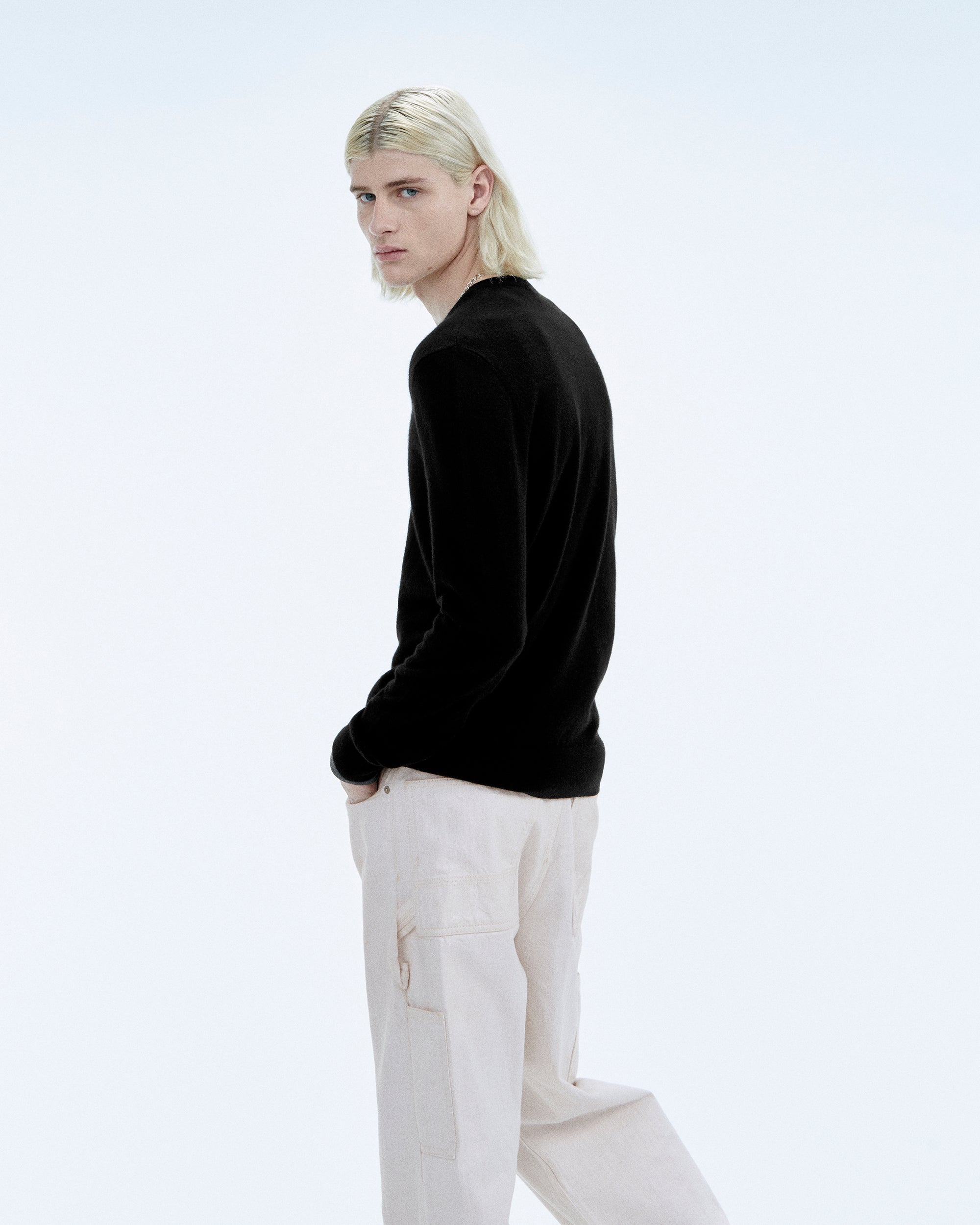 NOIR / NEW / QTY : 6 / Pull Col V - Noir