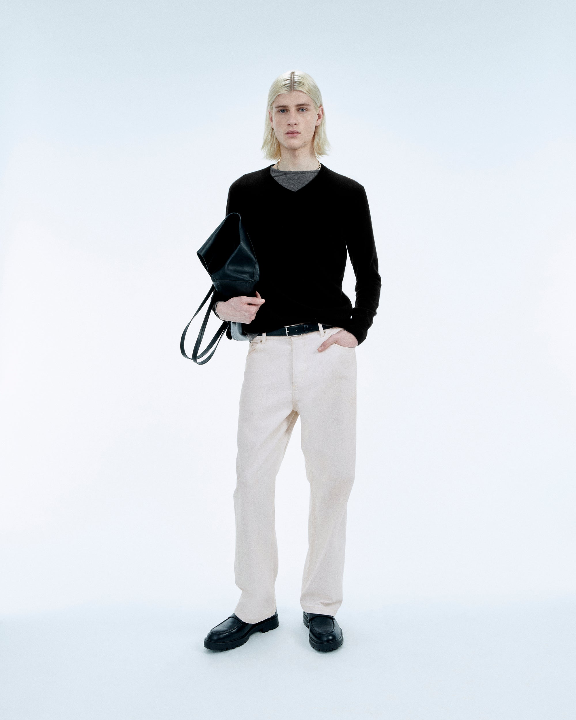 NOIR / NEW / QTY : 6 / Pull Col V - Noir