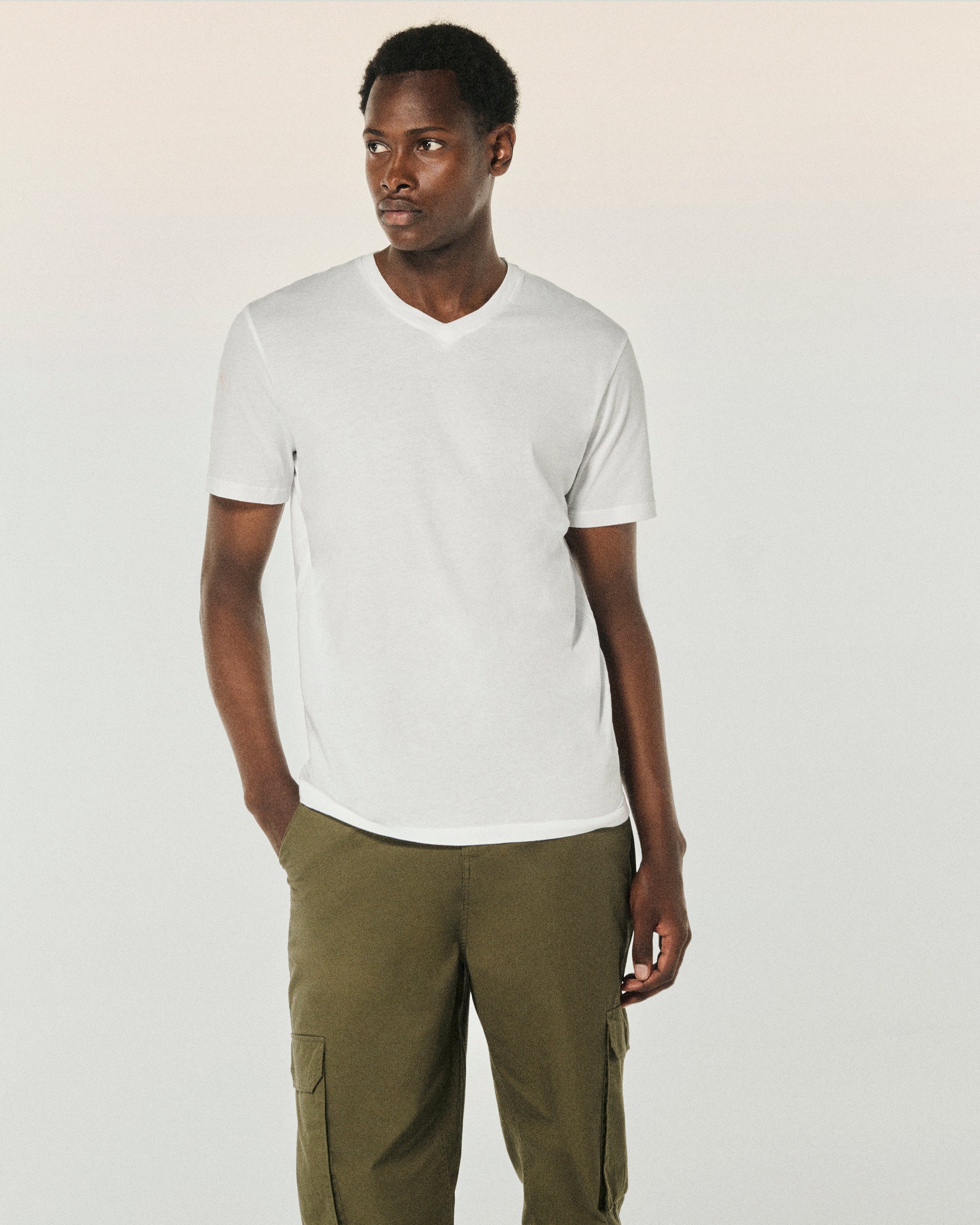 Y. ONLY PORTE / BLANC / NEW / QTY : 41 / T-shirt Col V Manches Courtes - Blanc