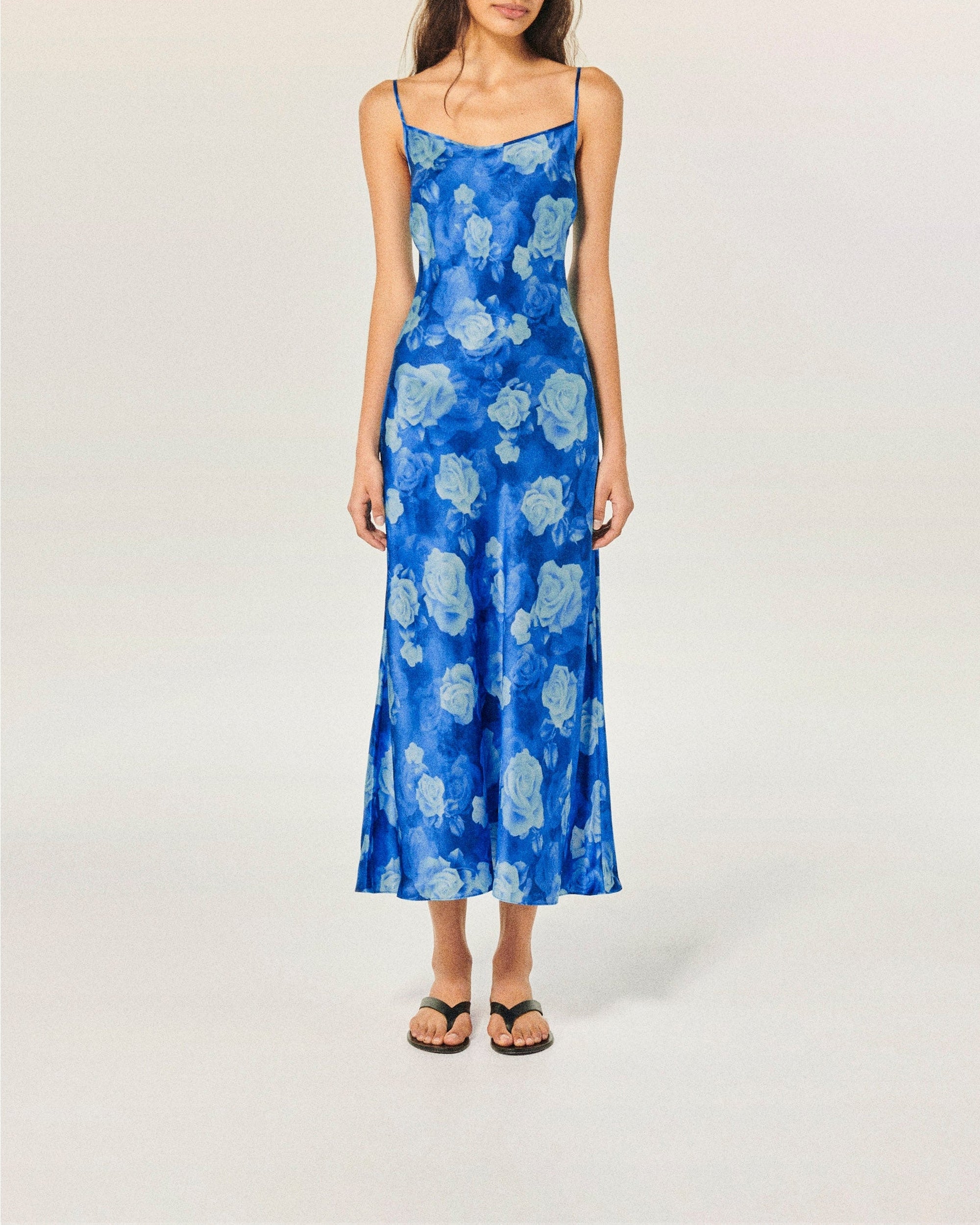 Robe longue à bretelles Gisele en soie - Romantic Roses Bleu