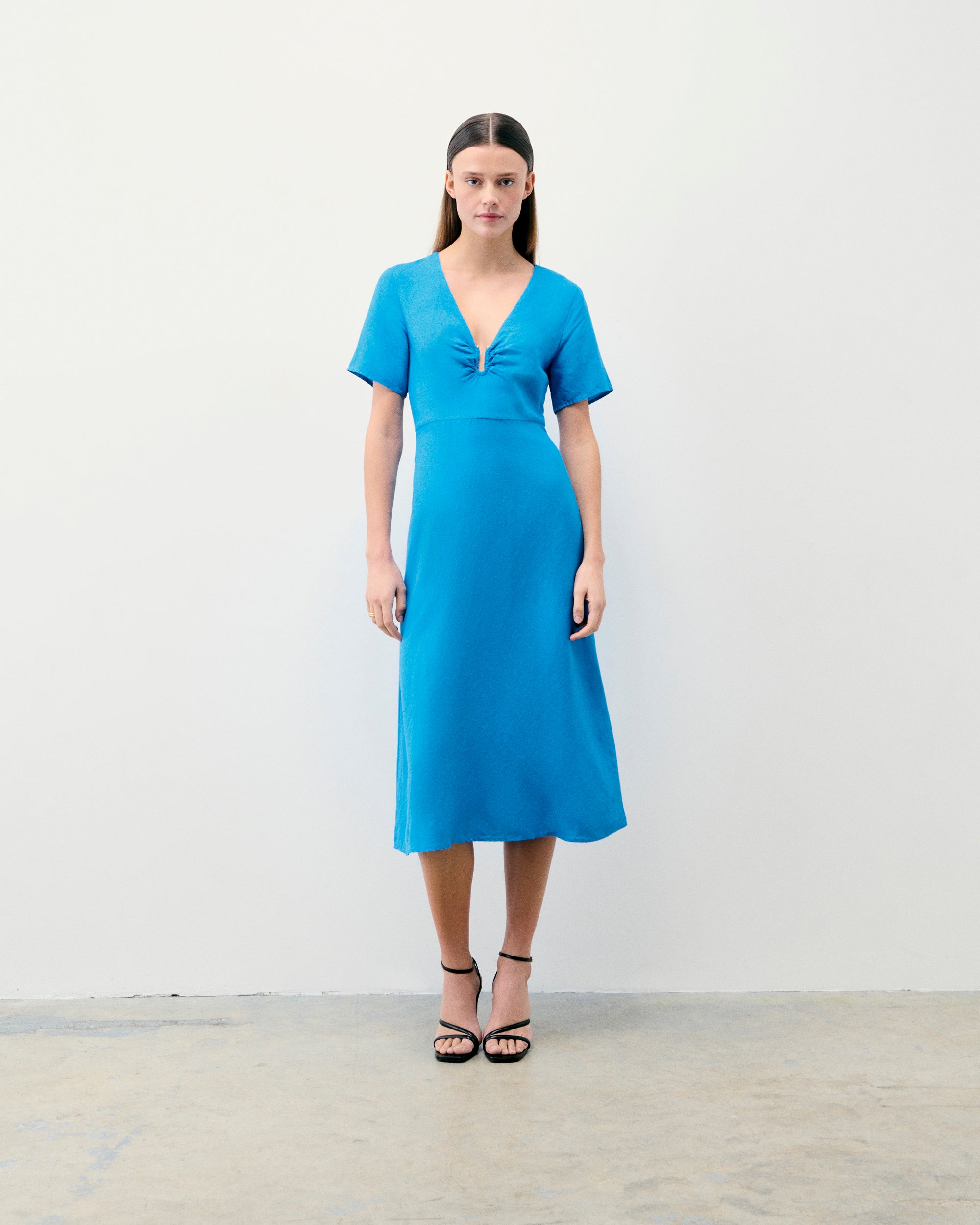 Y. ONLY PORTE / TROPICAL BLUE
 / NEW / QTY : 88 / Robe Longue Manche Courte Arielle - Tropical Blue