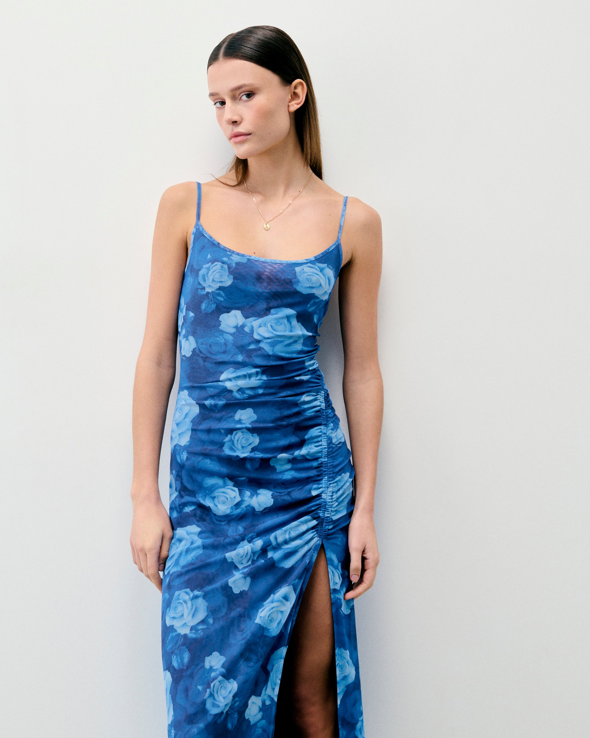 ROMANTIC ROSES BLEU / NEW / QTY : 1 / Robe Longue Bretelles Fines Mesh - Romantic Roses Bleu