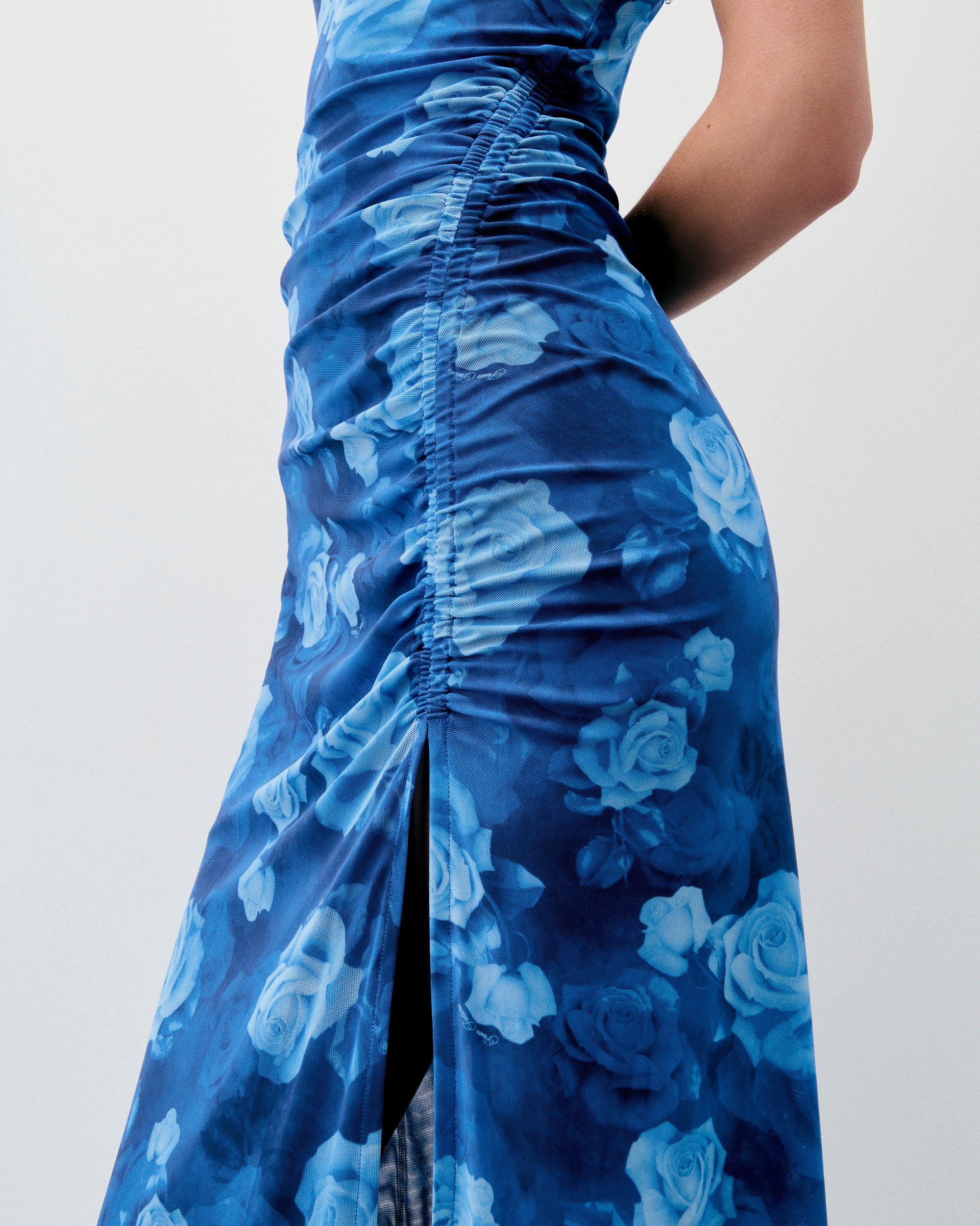 Maxi dress with mesh straps - Romantic Roses Bleu