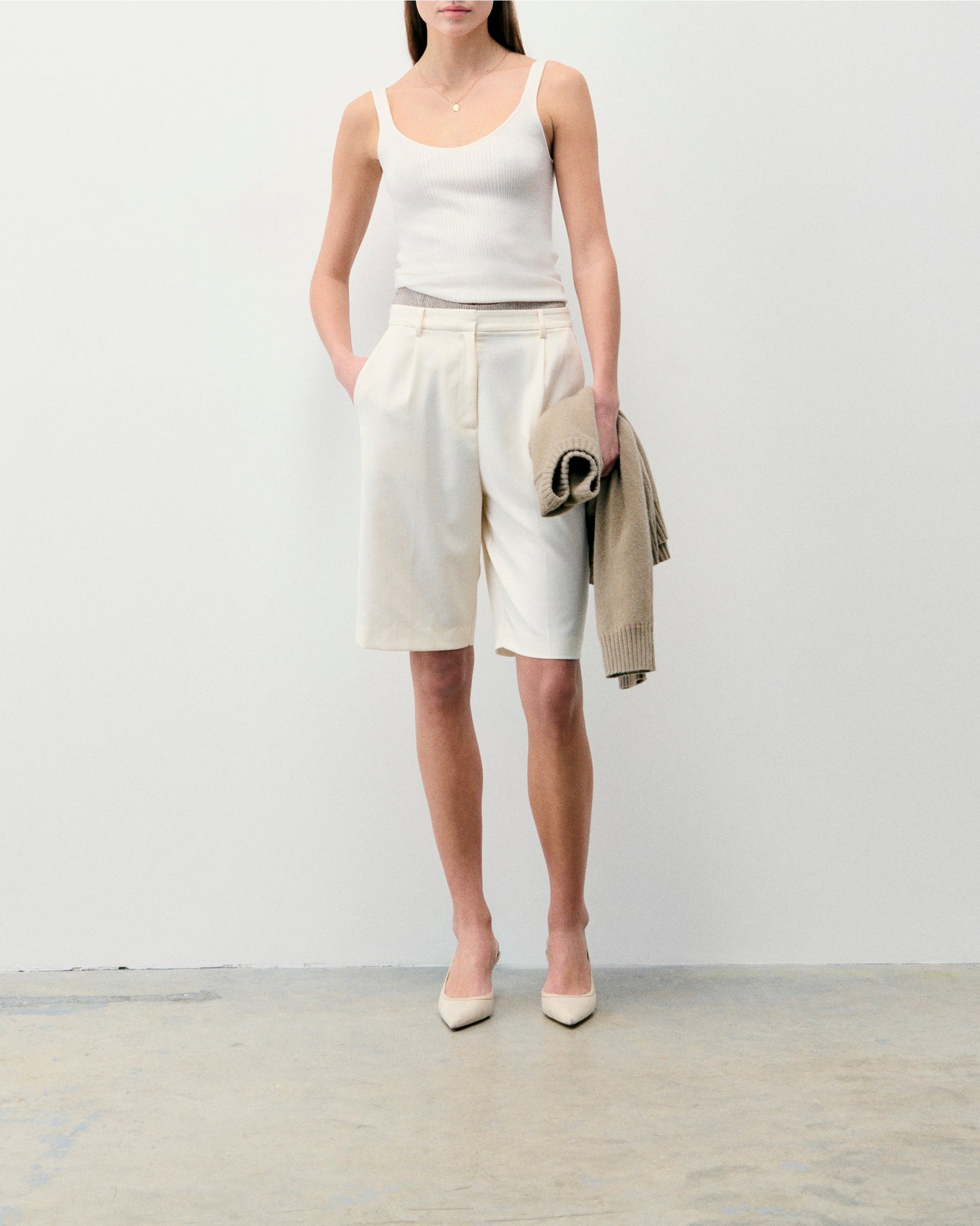 Pleated Bermuda shorts - Ecru