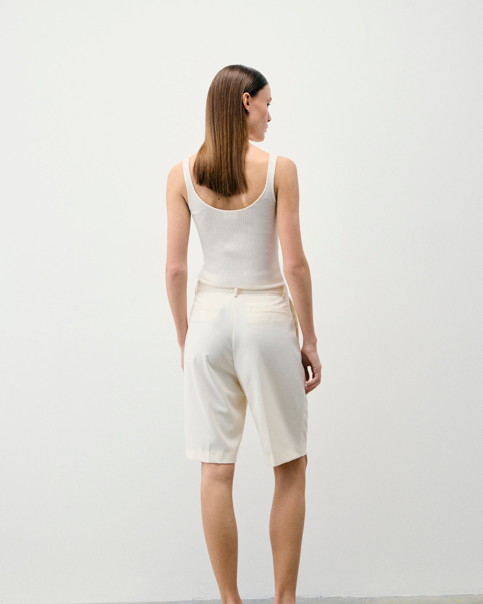 Pleated Bermuda shorts - Ecru