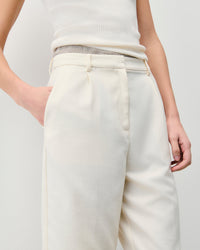 Pleated Bermuda shorts - Ecru