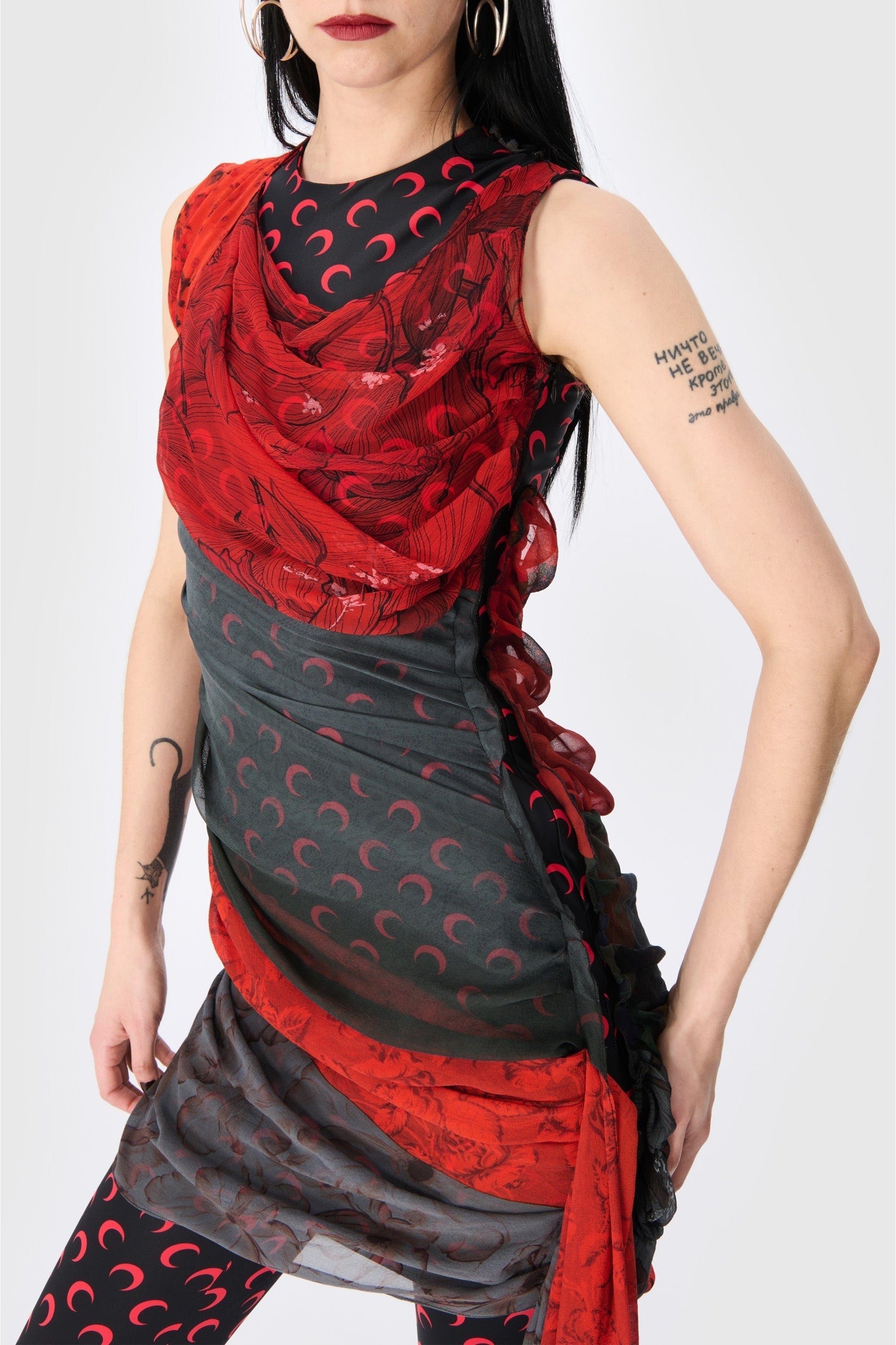 PRIX MARQUE : 570€_Red Robe - Red