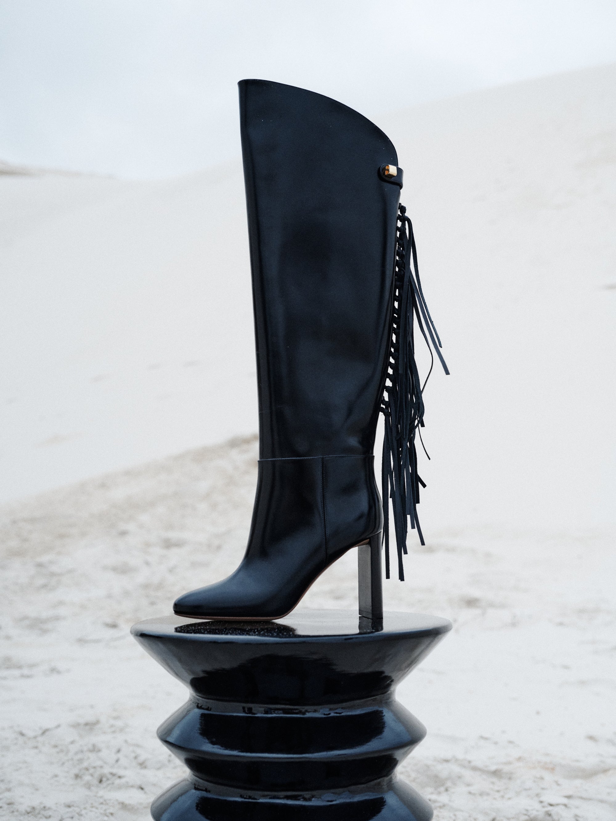 14qty NEW / Bottes Adriana Calypso avec franges 90 en cuir verni - Black