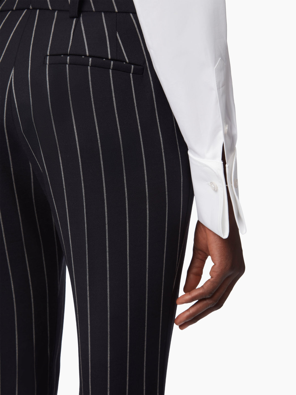 PANTALON DROIT EN LAINE À RAYURES FINES