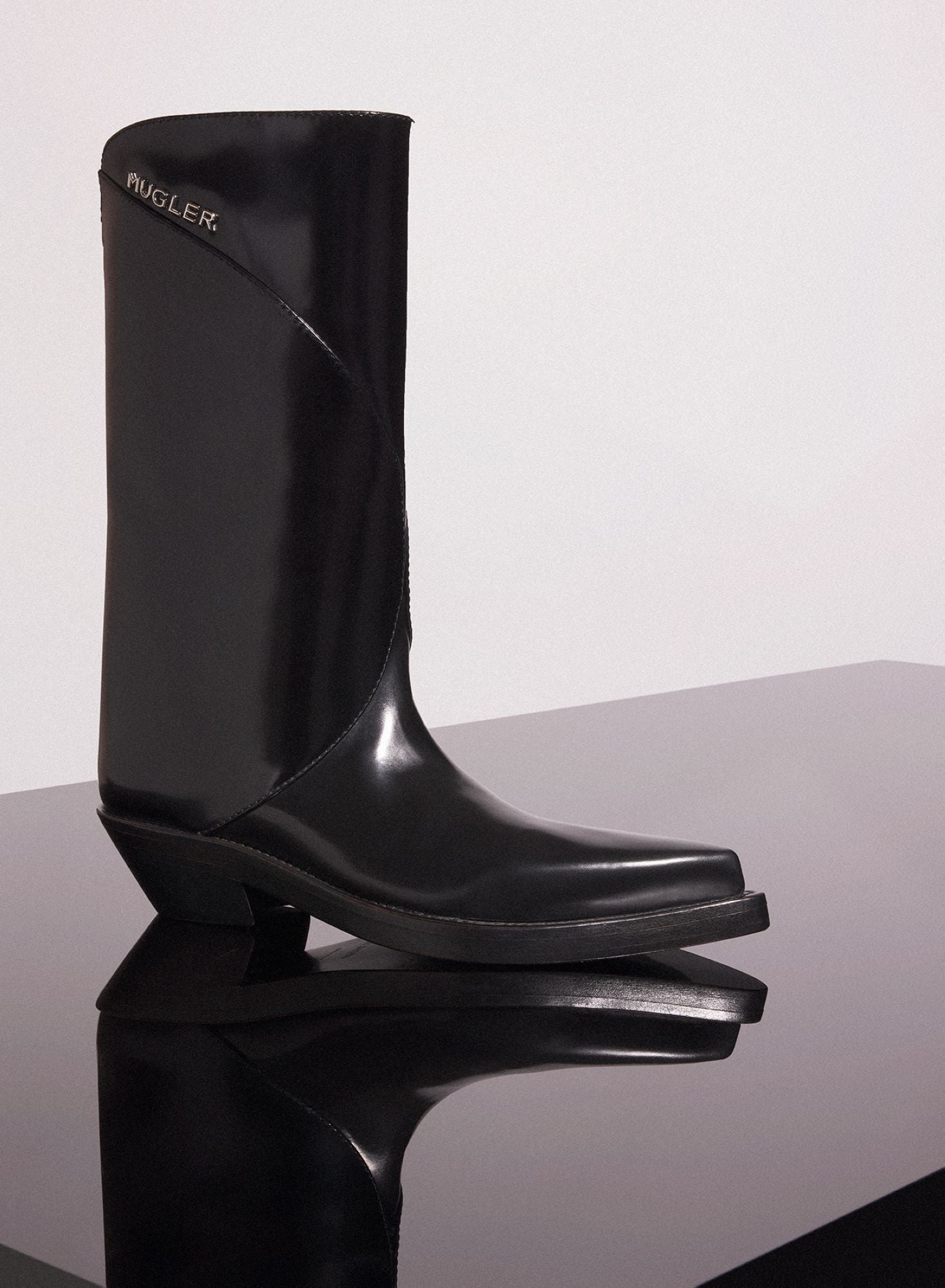 BLACK LEATHER SANTIAG BOOTS