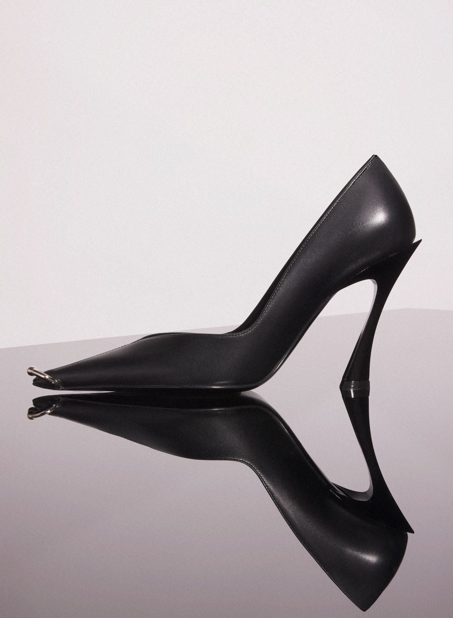 IVORY LEATHER PIERCING FANG 95 PUMP