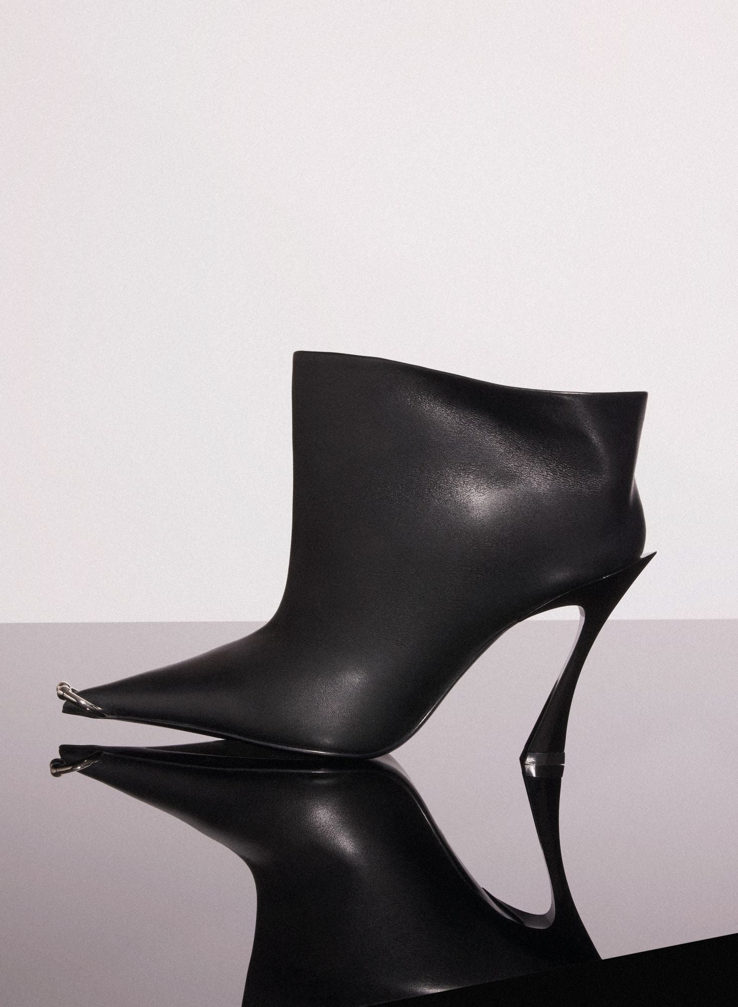 BLACK LEATHER PIERCING FANG 95 ANKLE BOOTS