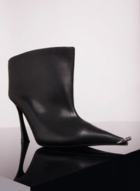 BLACK LEATHER PIERCING FANG 95 ANKLE BOOTS