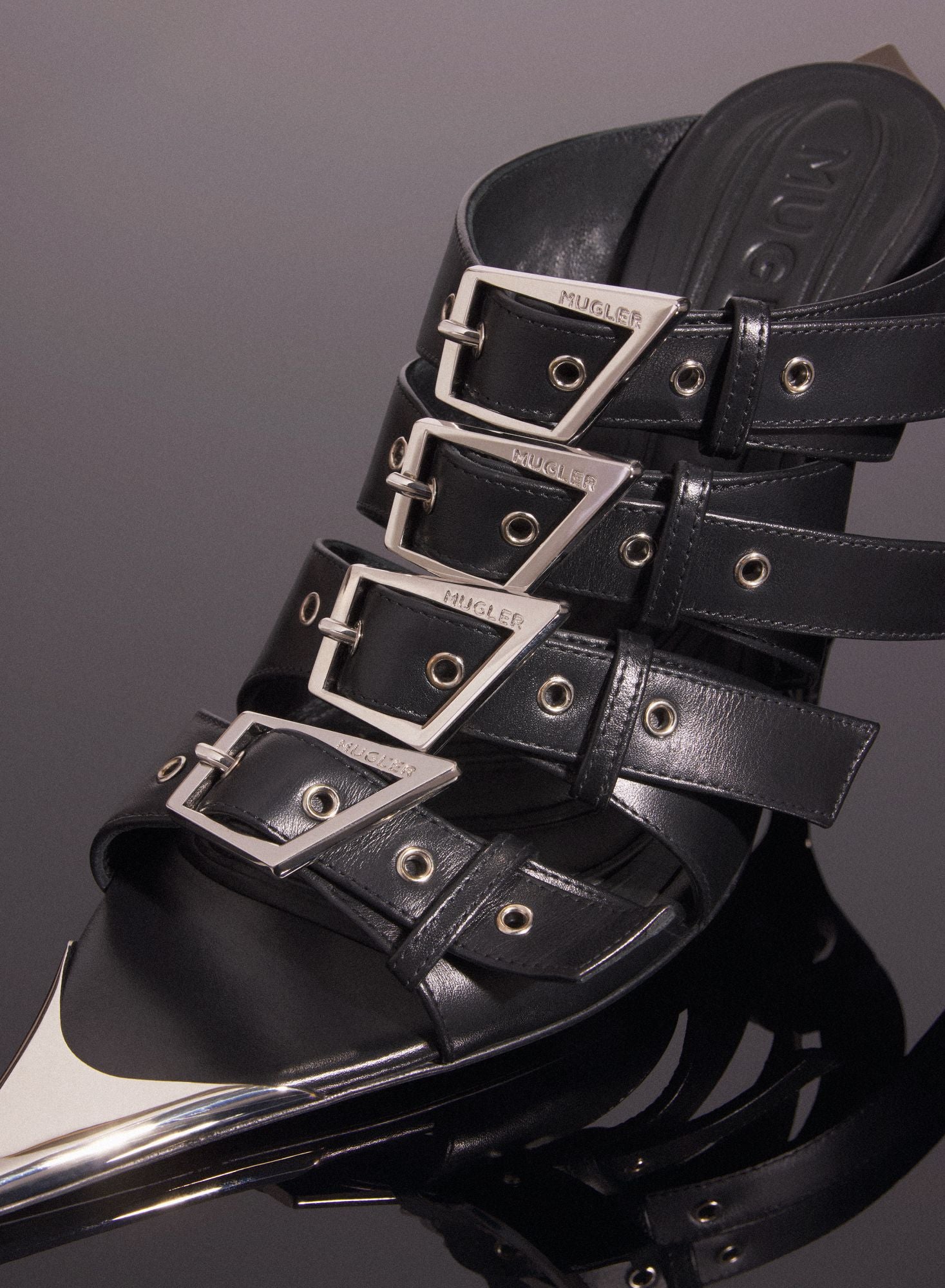 BLACK LEATHER BUCKLED FANG 95 SANDALS