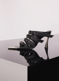 BLACK LEATHER BUCKLED FANG 95 SANDALS