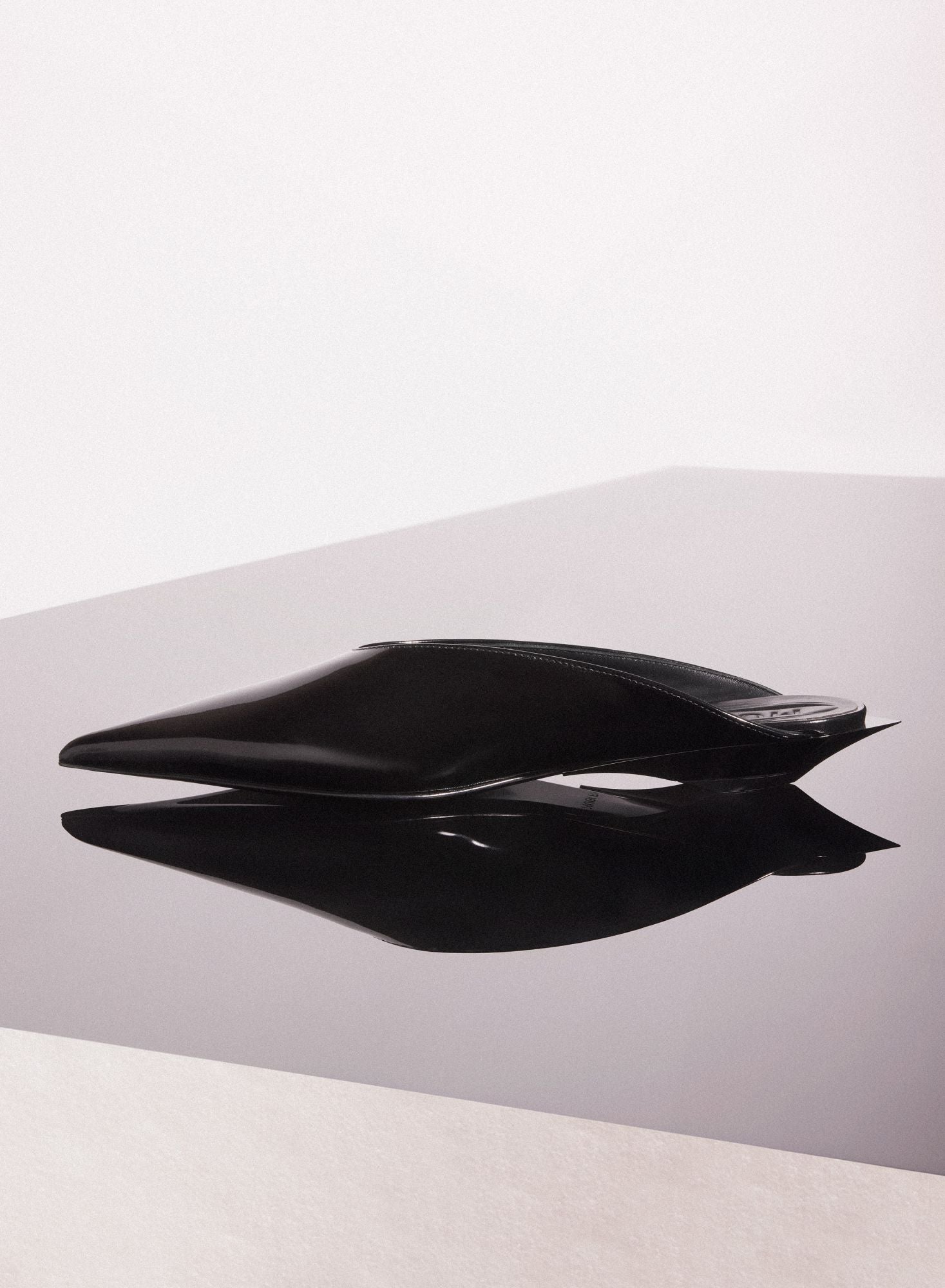 BLACK SHINY LEATHER FANG FLAT  MULES