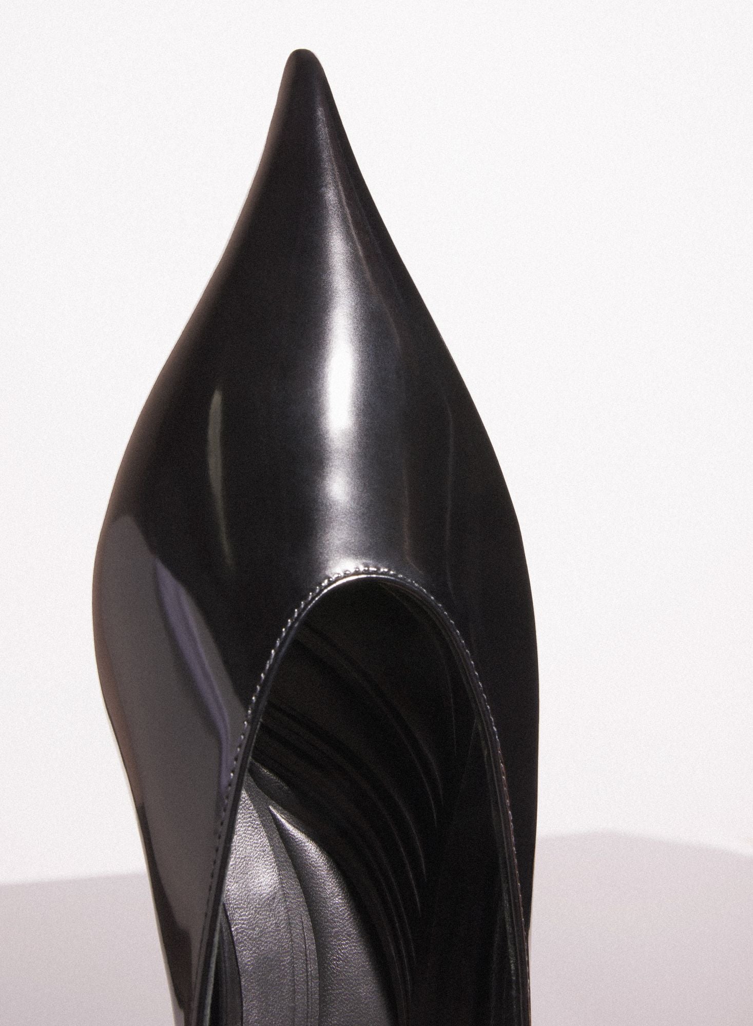 BLACK SHINY LEATHER FANG FLAT  MULES