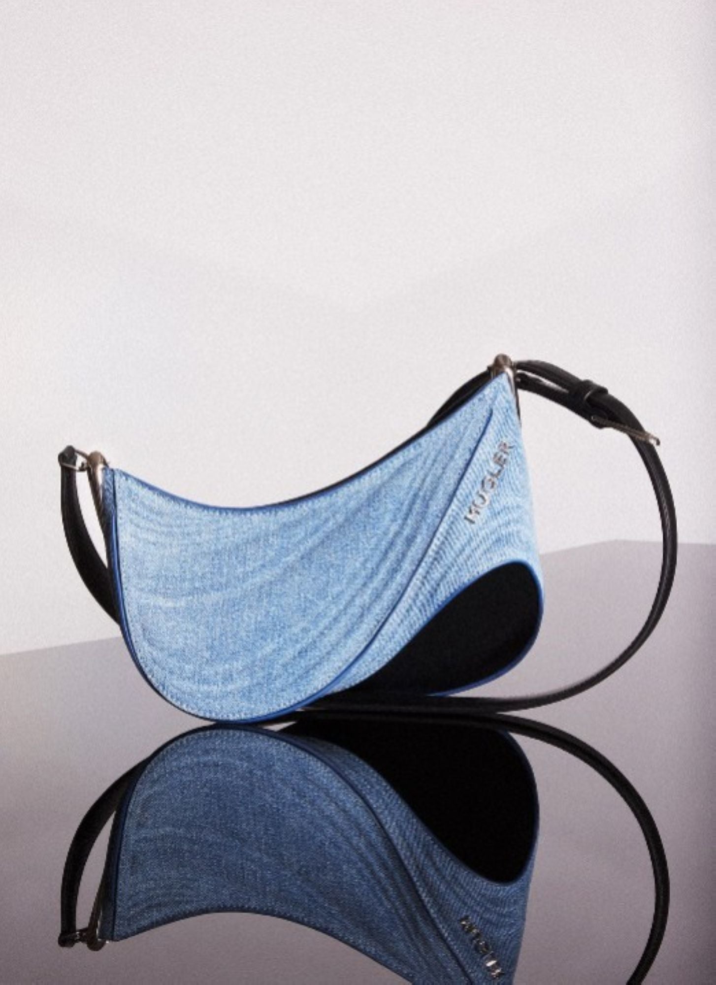 SMALL BLUE DENIM SPIRAL CURVE 01