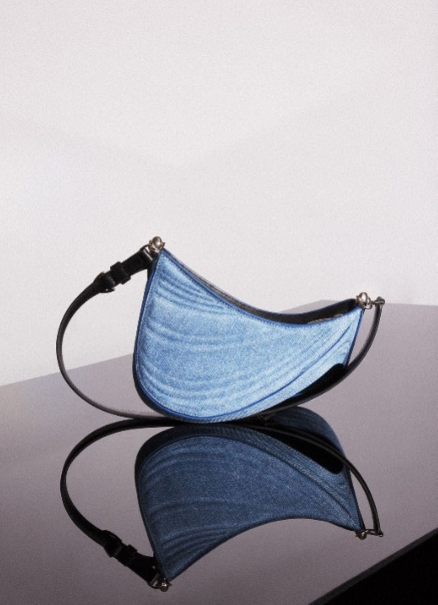 SMALL BLUE DENIM SPIRAL CURVE 01