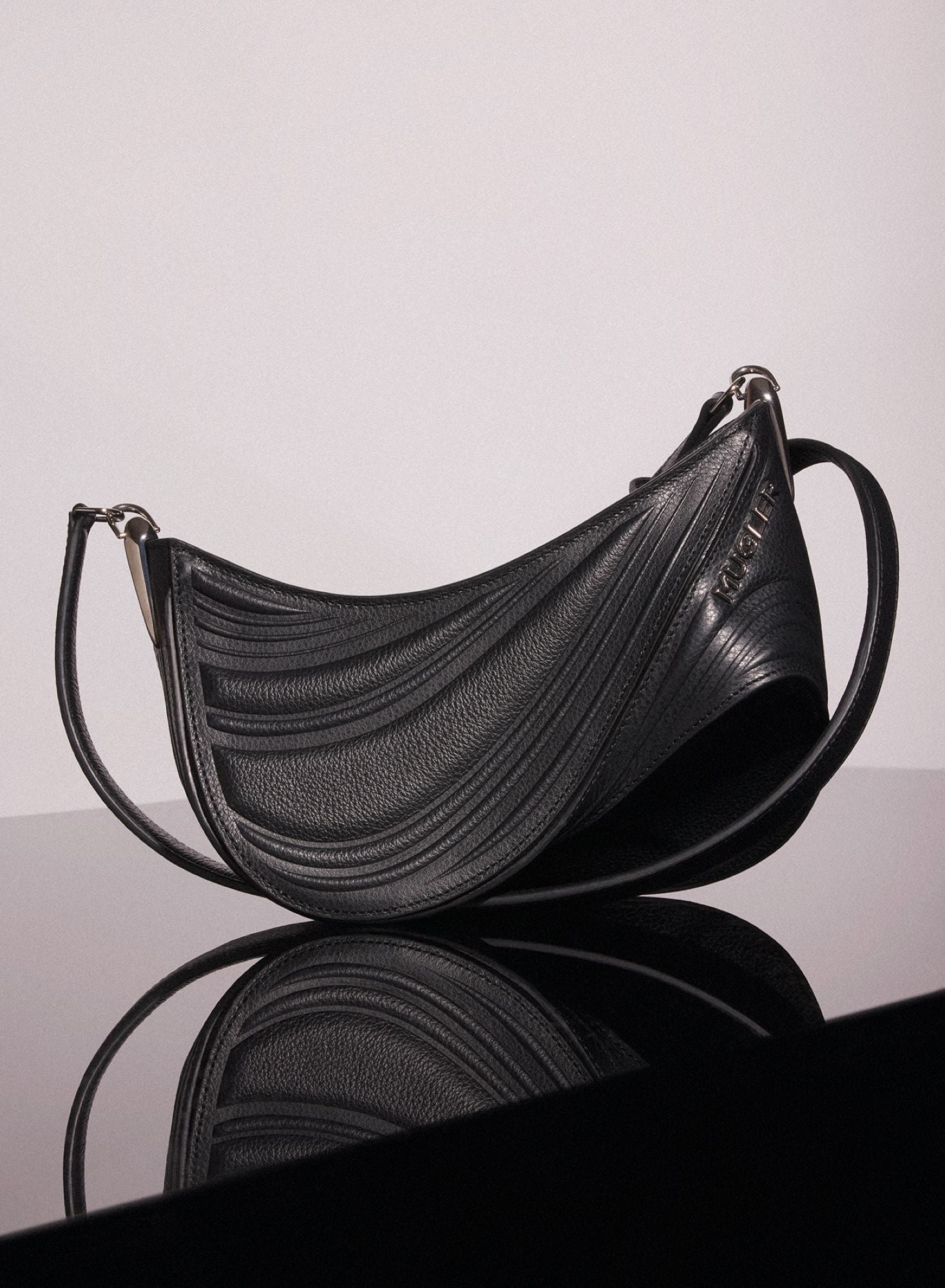 BLACK SMALL EMBOSSED SPIRAL CURVE 01