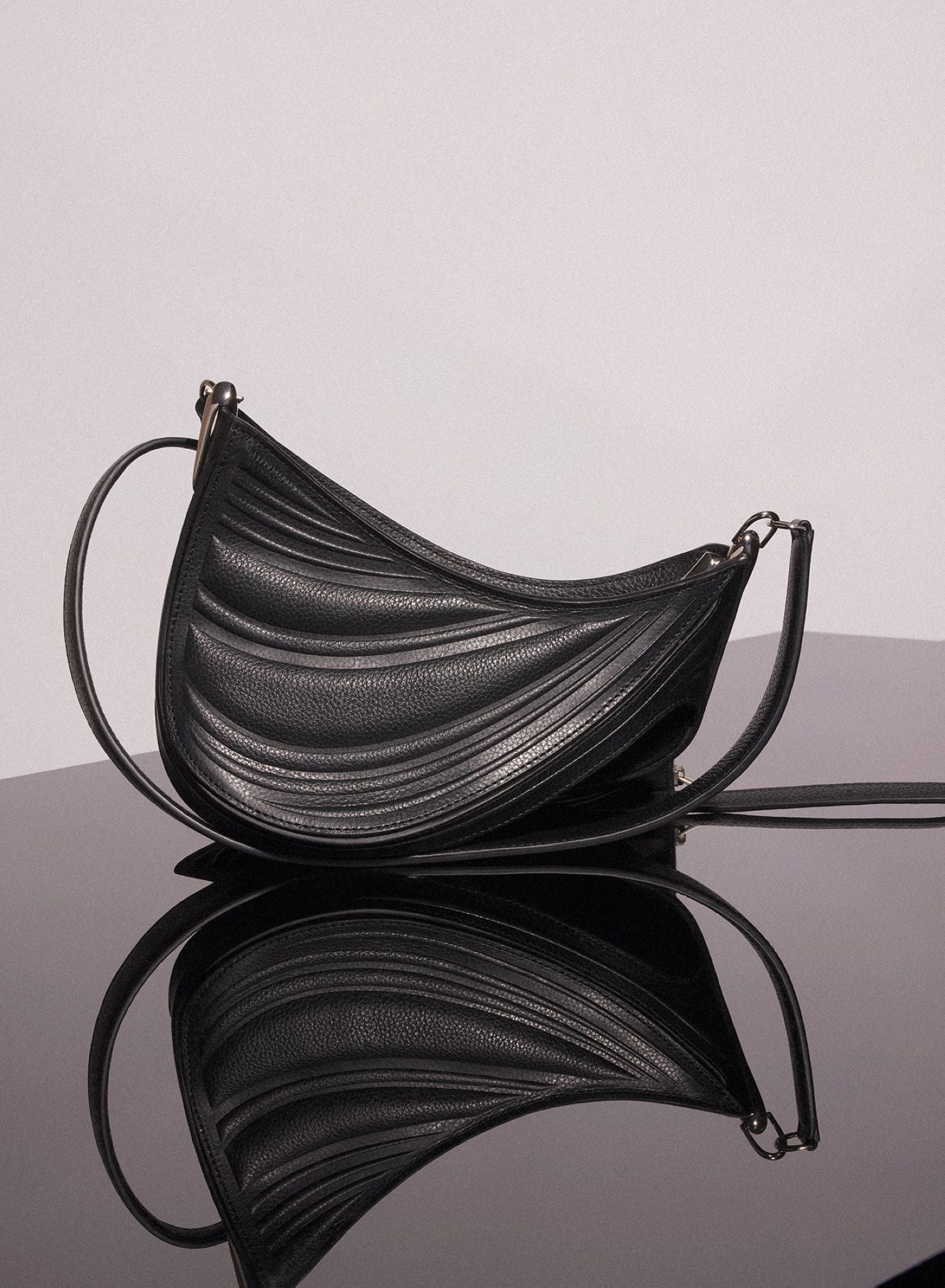 BLACK SMALL EMBOSSED SPIRAL CURVE 01
