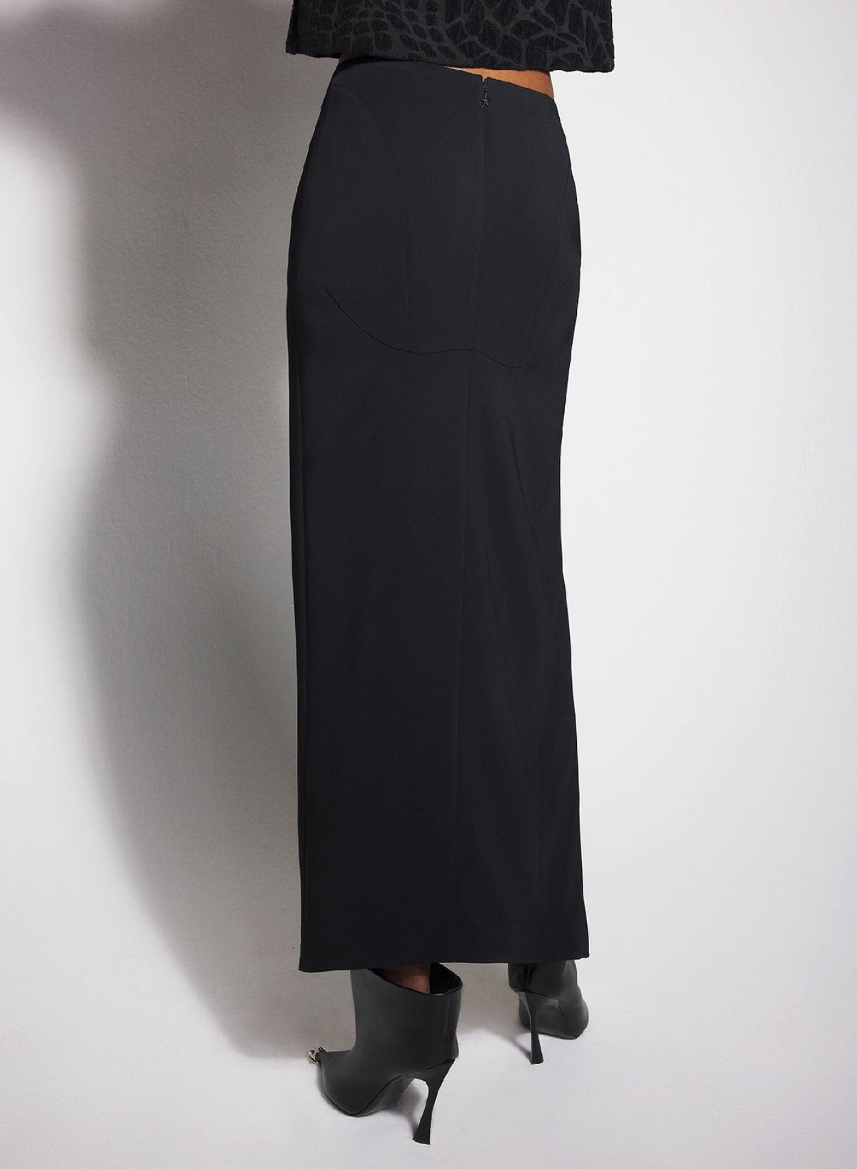 BLACK // black pierced pencil skirt