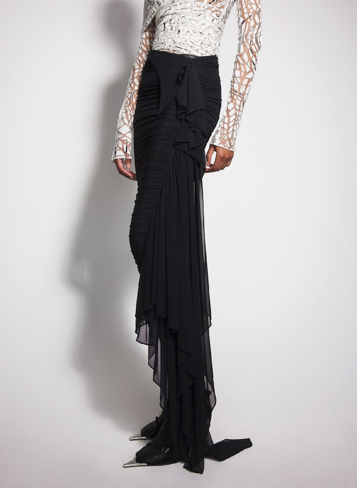 BLACK // black ruched skirt
