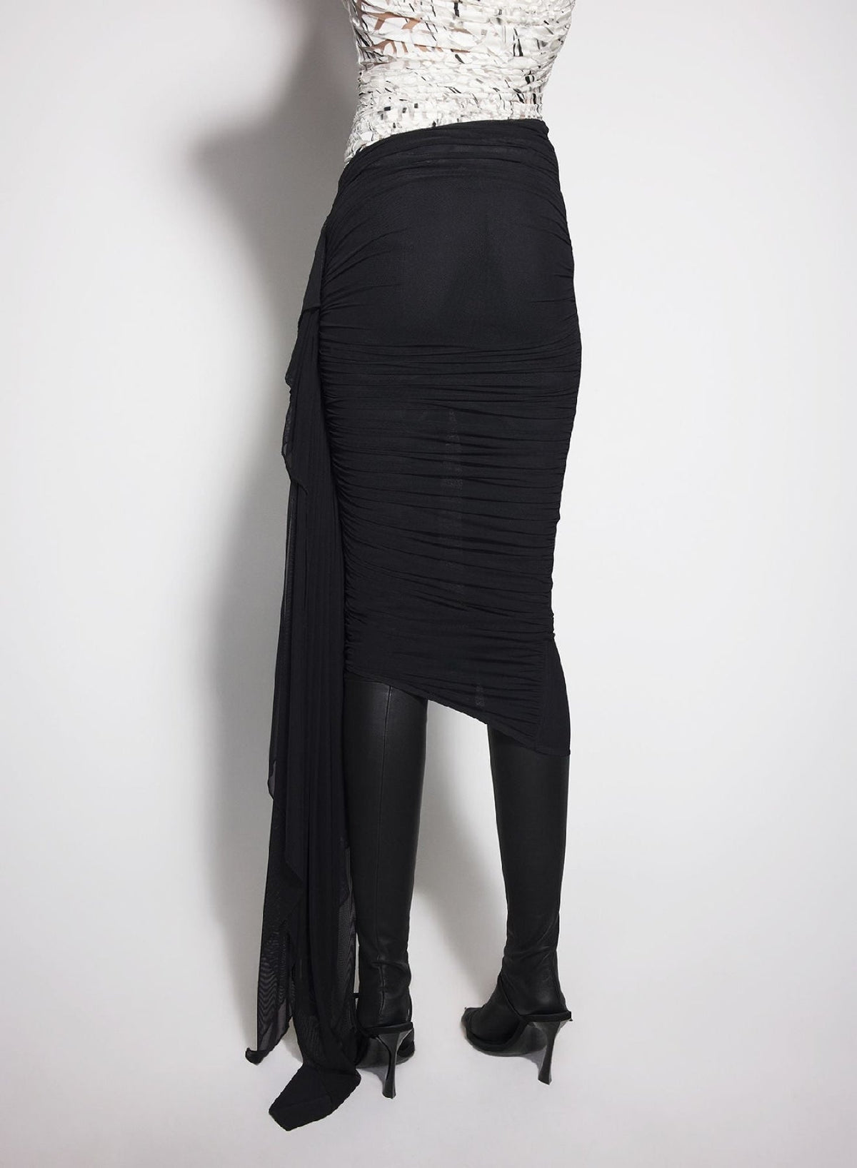 BLACK // black ruched skirt