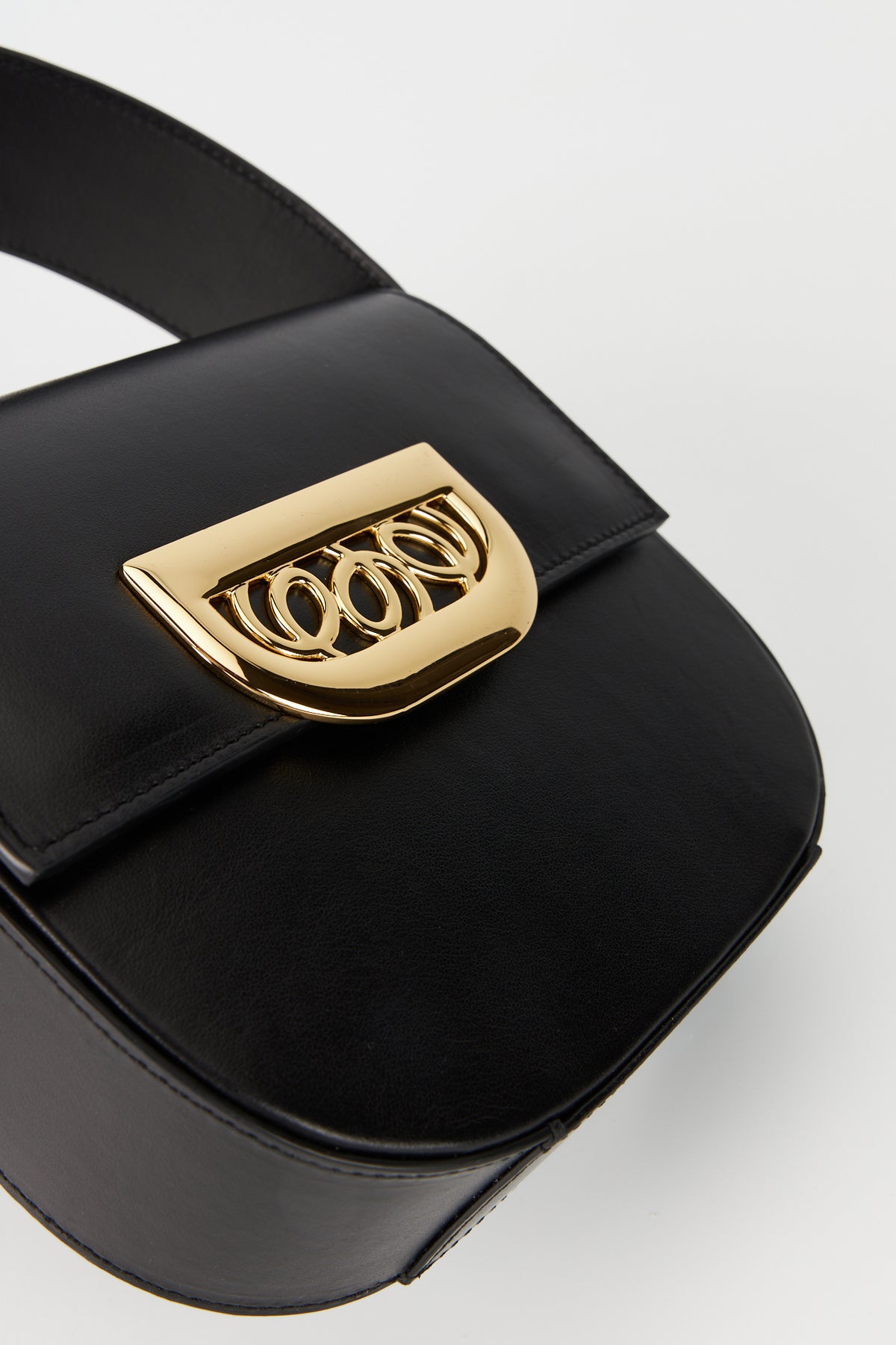 Sac Martin M avec une boucle en cuir - Black