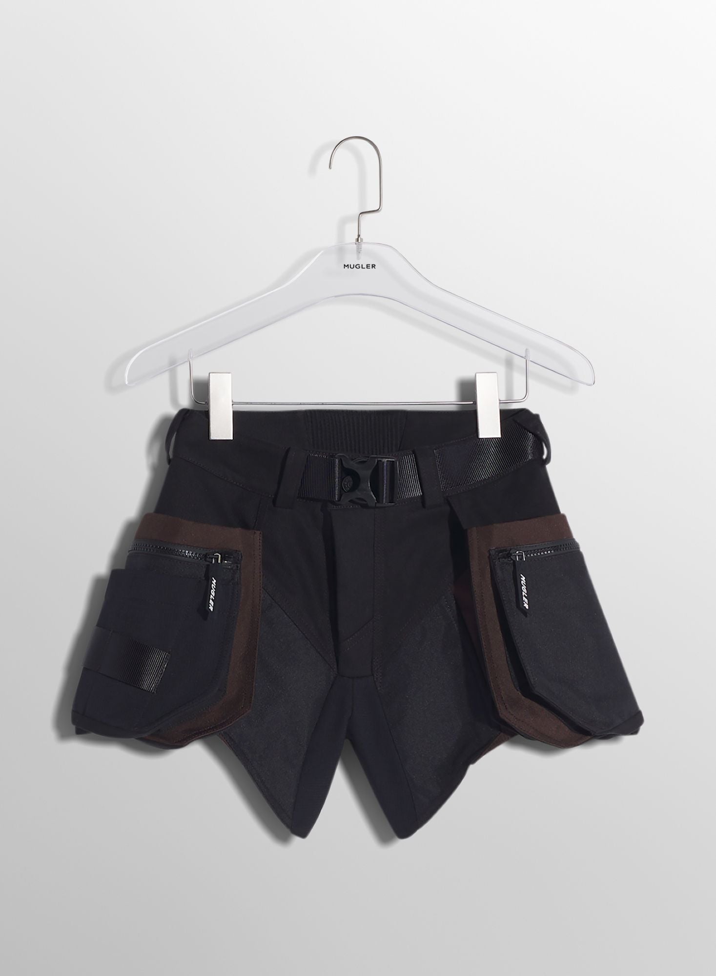 BLACK TECHNICAL FABRIC CARGO SHORTS