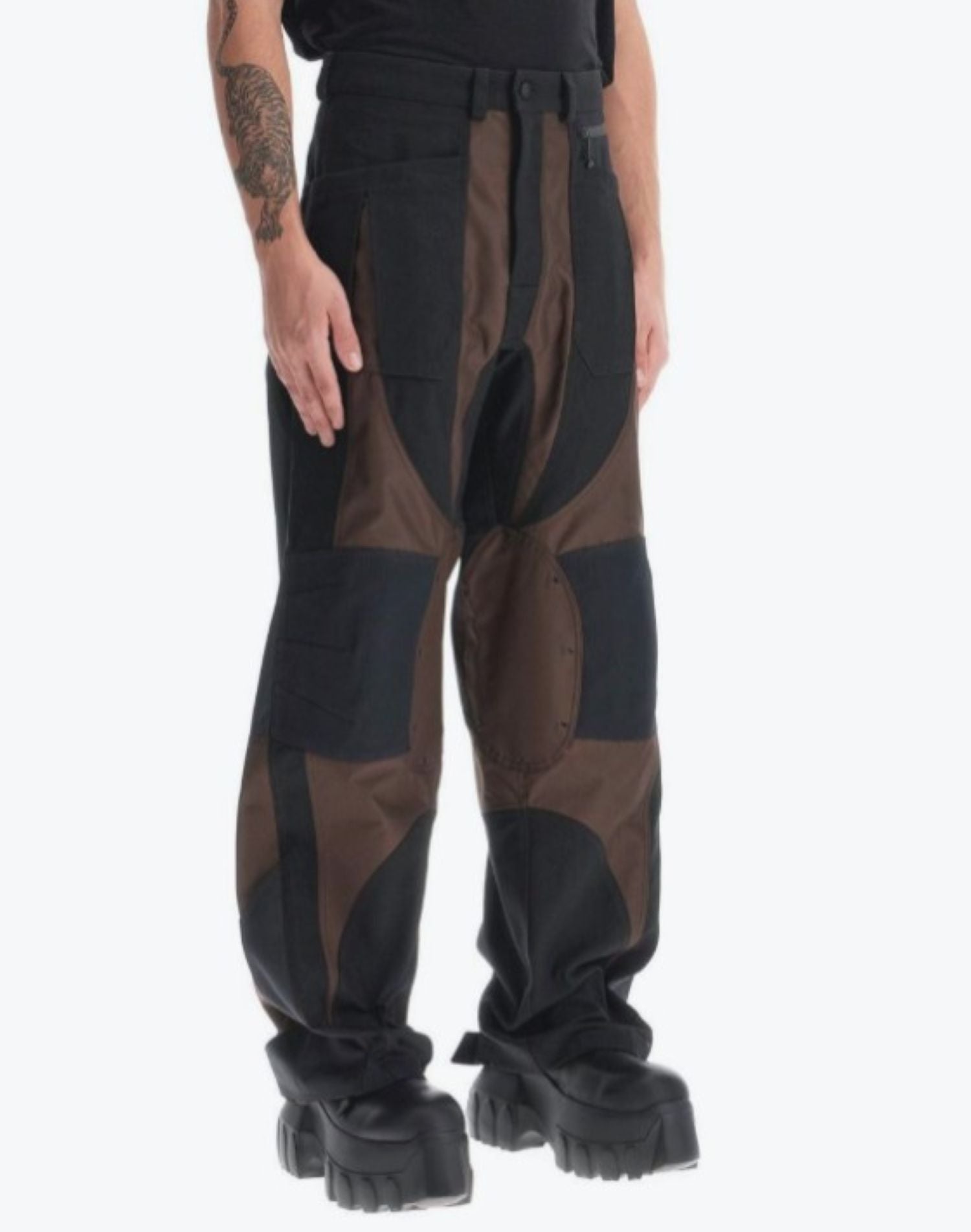 BLACK TECHNICAL FABRIC CARGO PANTS