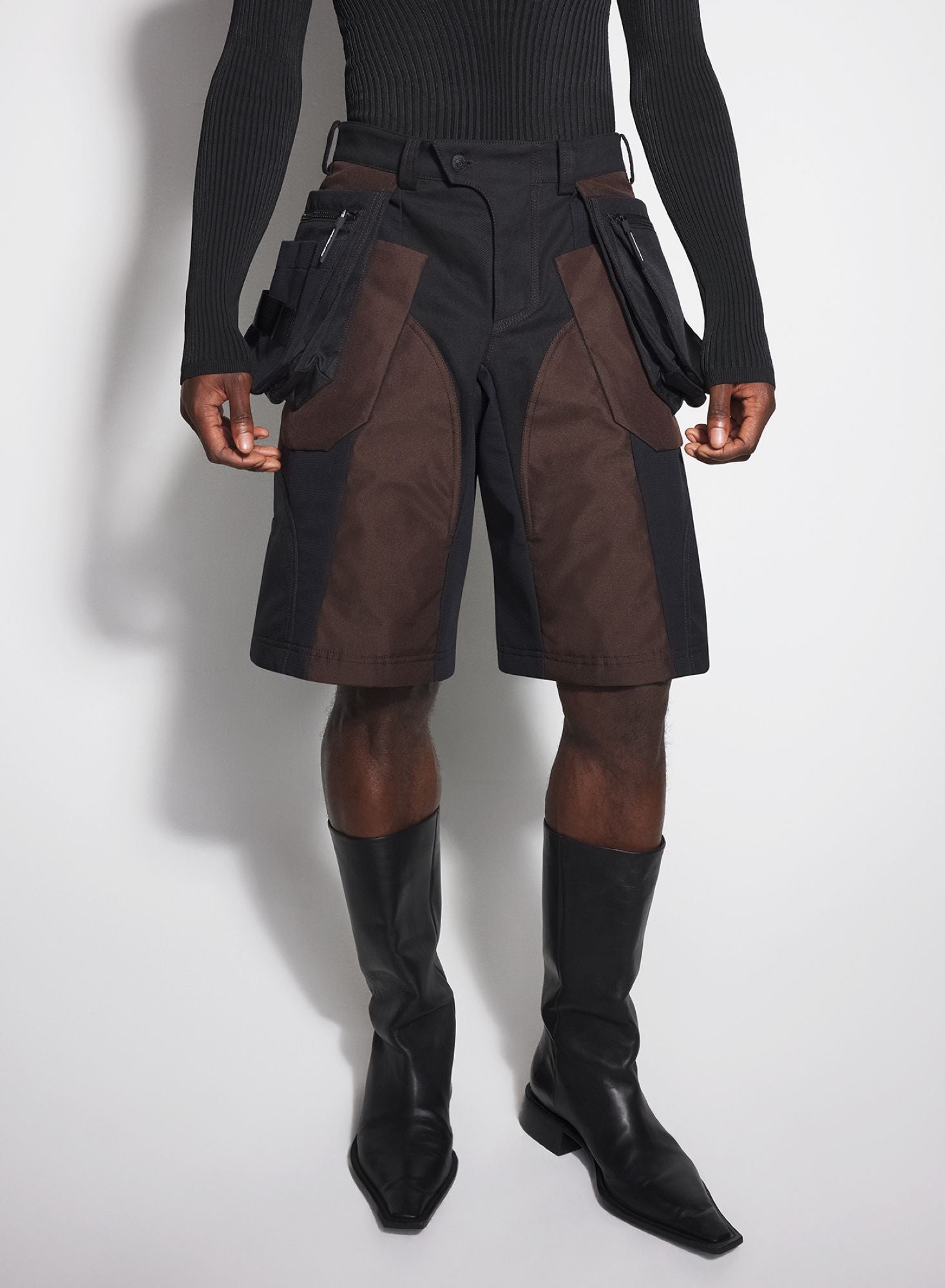 BLACK TECHNICAL FABRIC CARGO SHORTS