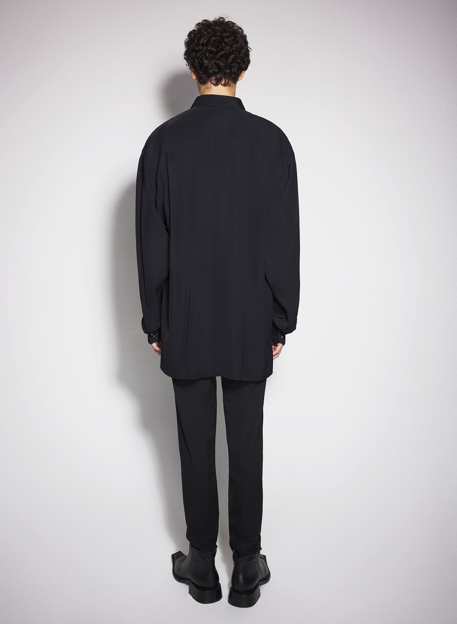 BLACK FLUID PIERCING SHIRT