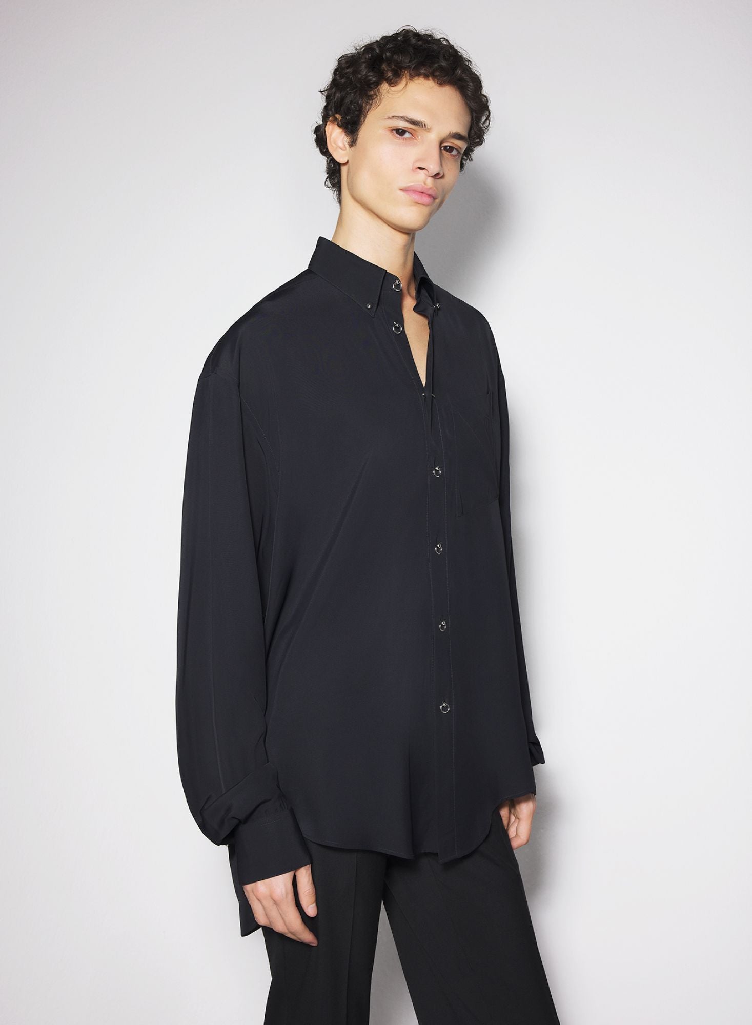 BLACK FLUID PIERCING SHIRT