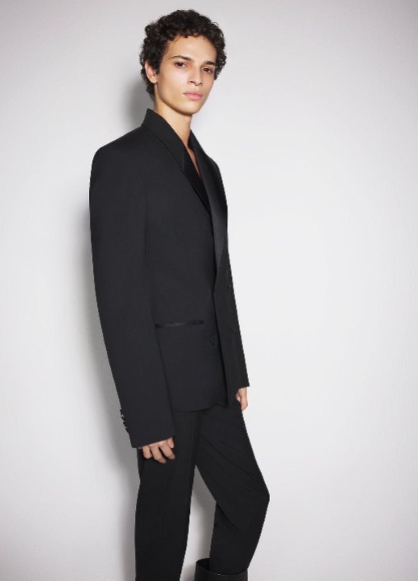 BLACK DOUBLE BREASTED SMOKING JACKET
