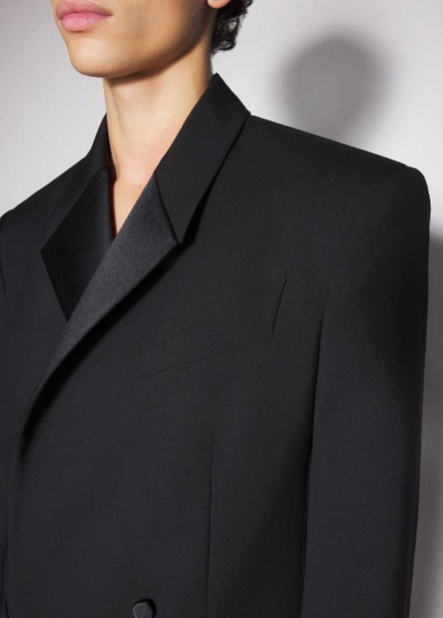 BLACK DOUBLE BREASTED SMOKING JACKET