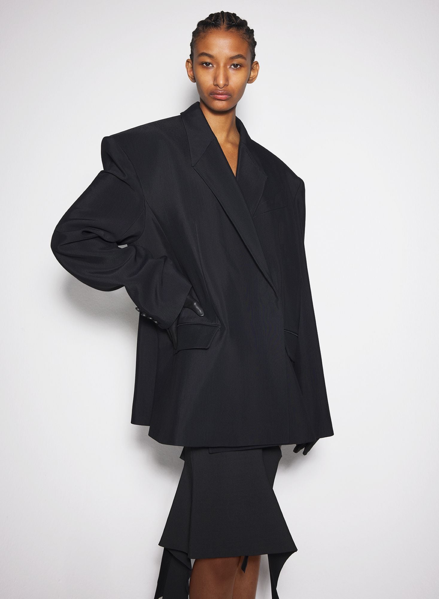 BLACK BUCKLED OVERSIZED JACKET