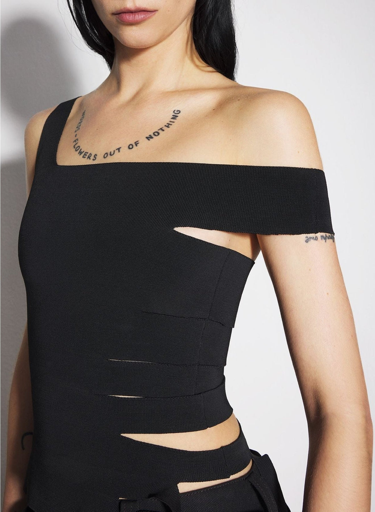 BLACK // black bandage knitted top