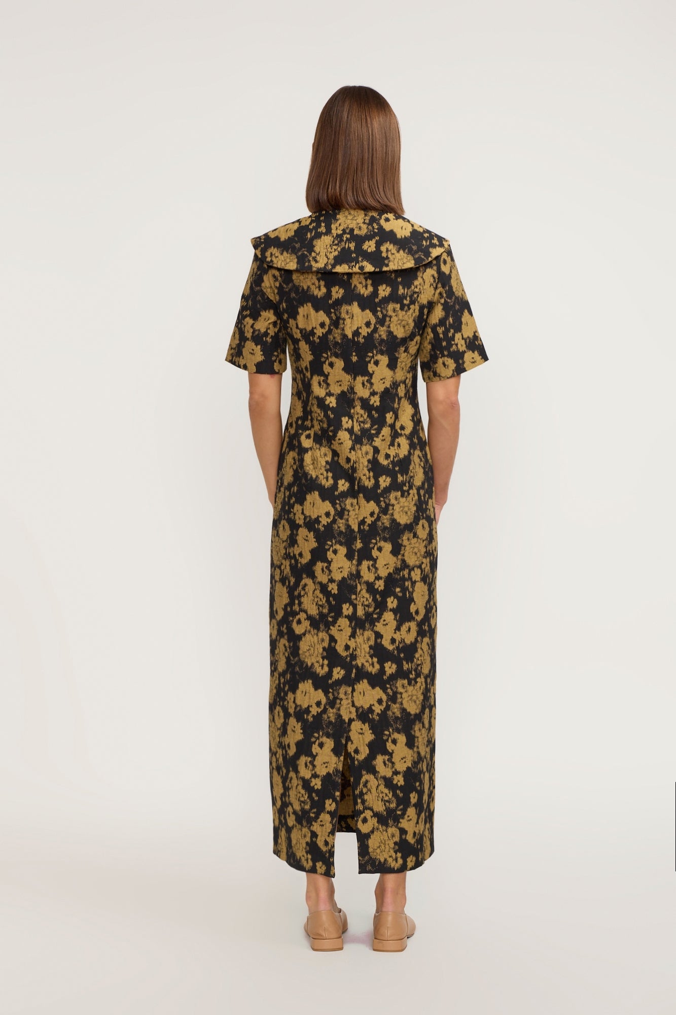 BLACK & OCHRE IZUMI BLURRY robe longue à manches courtes