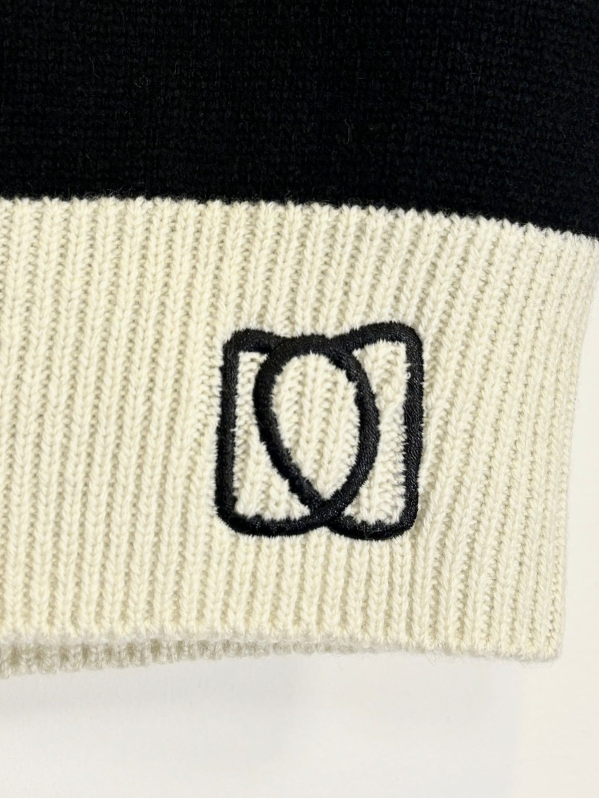 BLACK & WHITE // THILO WOOL