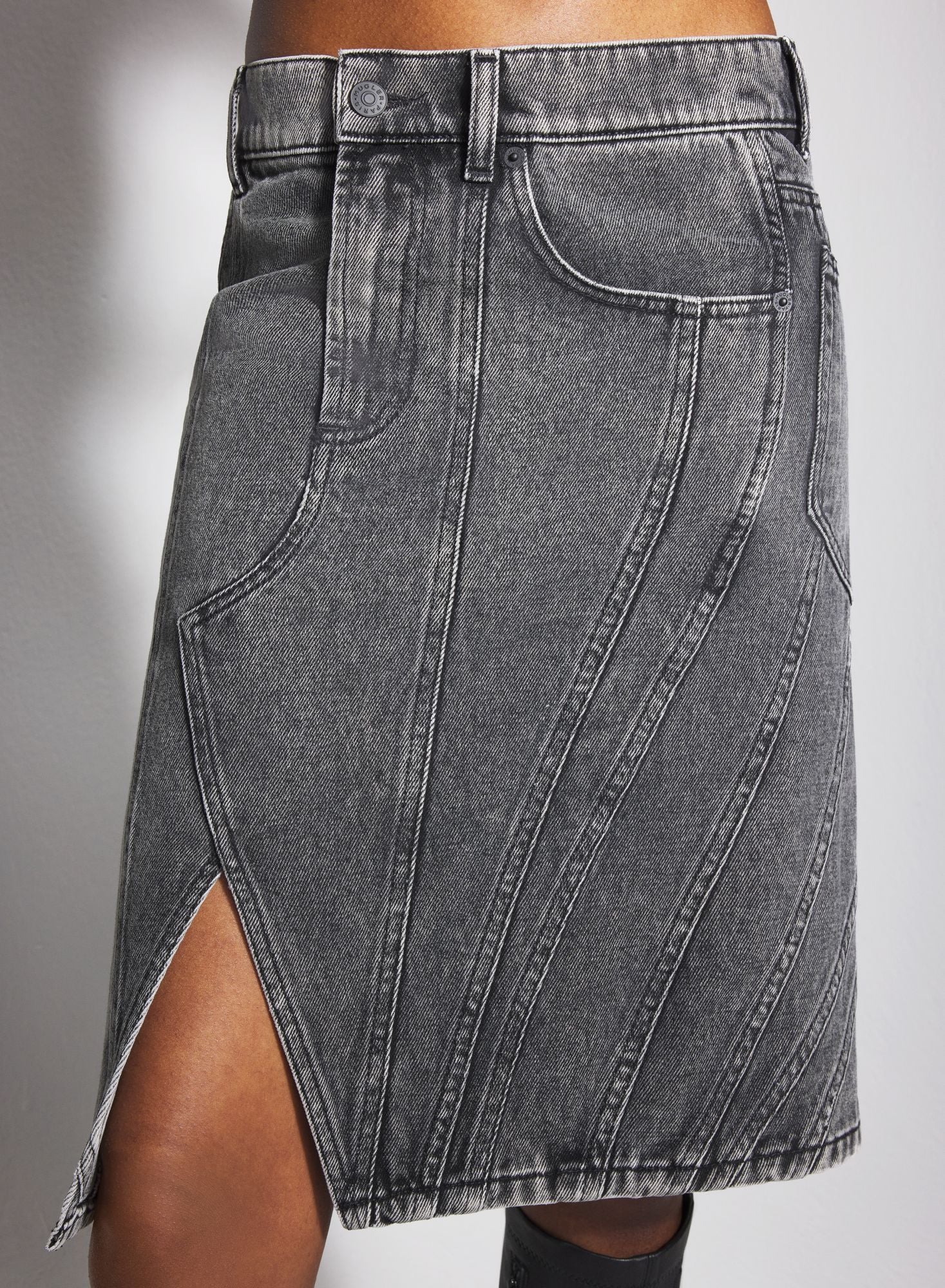 WASHED BLACK SPIRAL DENIM SKIRT