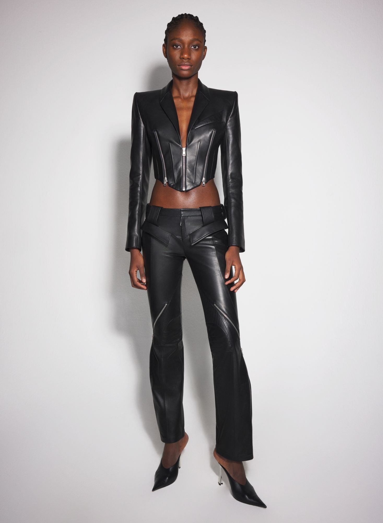 BLACK ZIPPED LEATHER JACKET